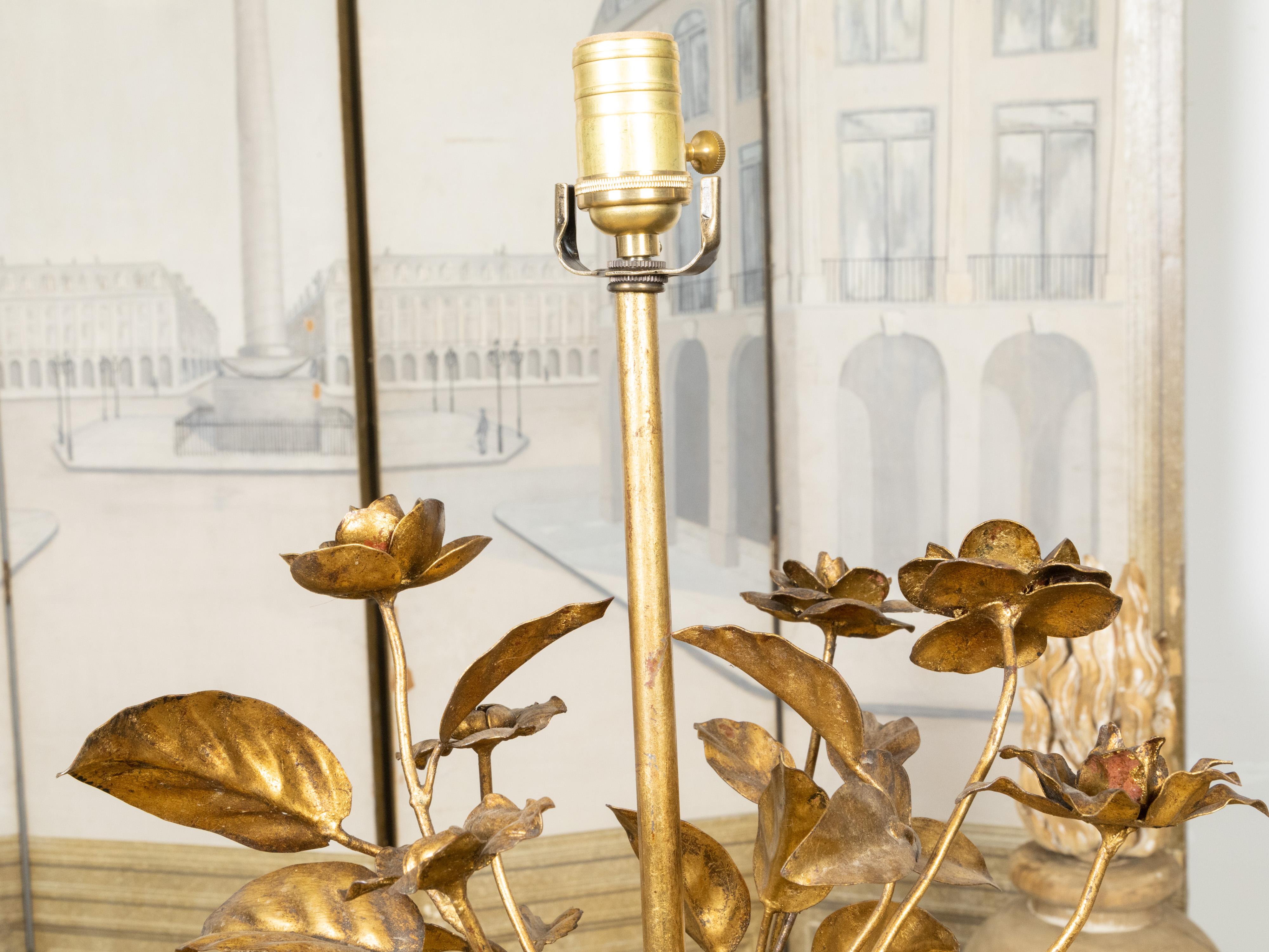 20th Century Pair of Italian Midcentury Table Lamps Depicting Bouquets of Roses on Lucite