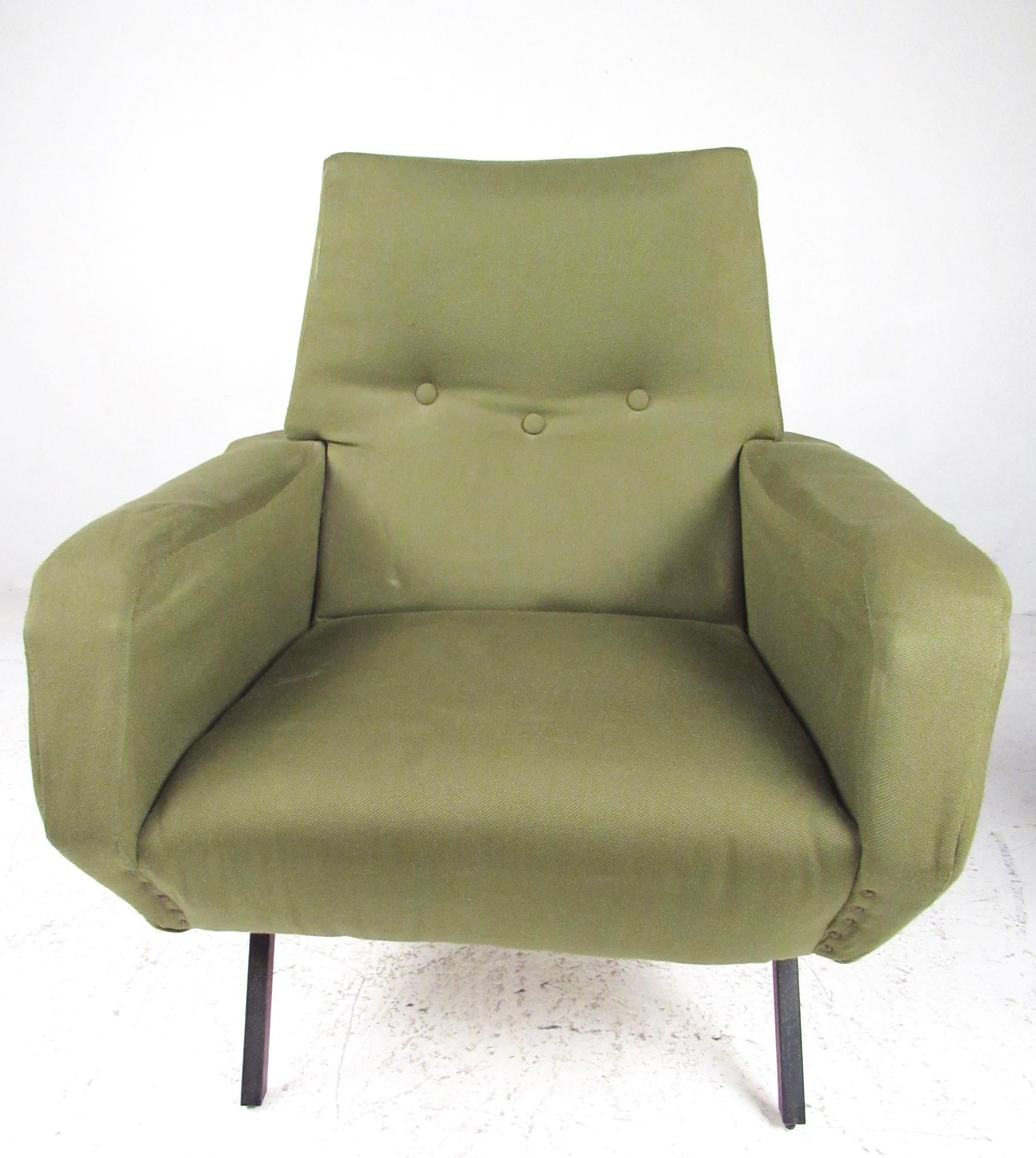 Milieu du XXe siècle Paire de fauteuils modernes italiens d'après Osvaldo Borsani en vente