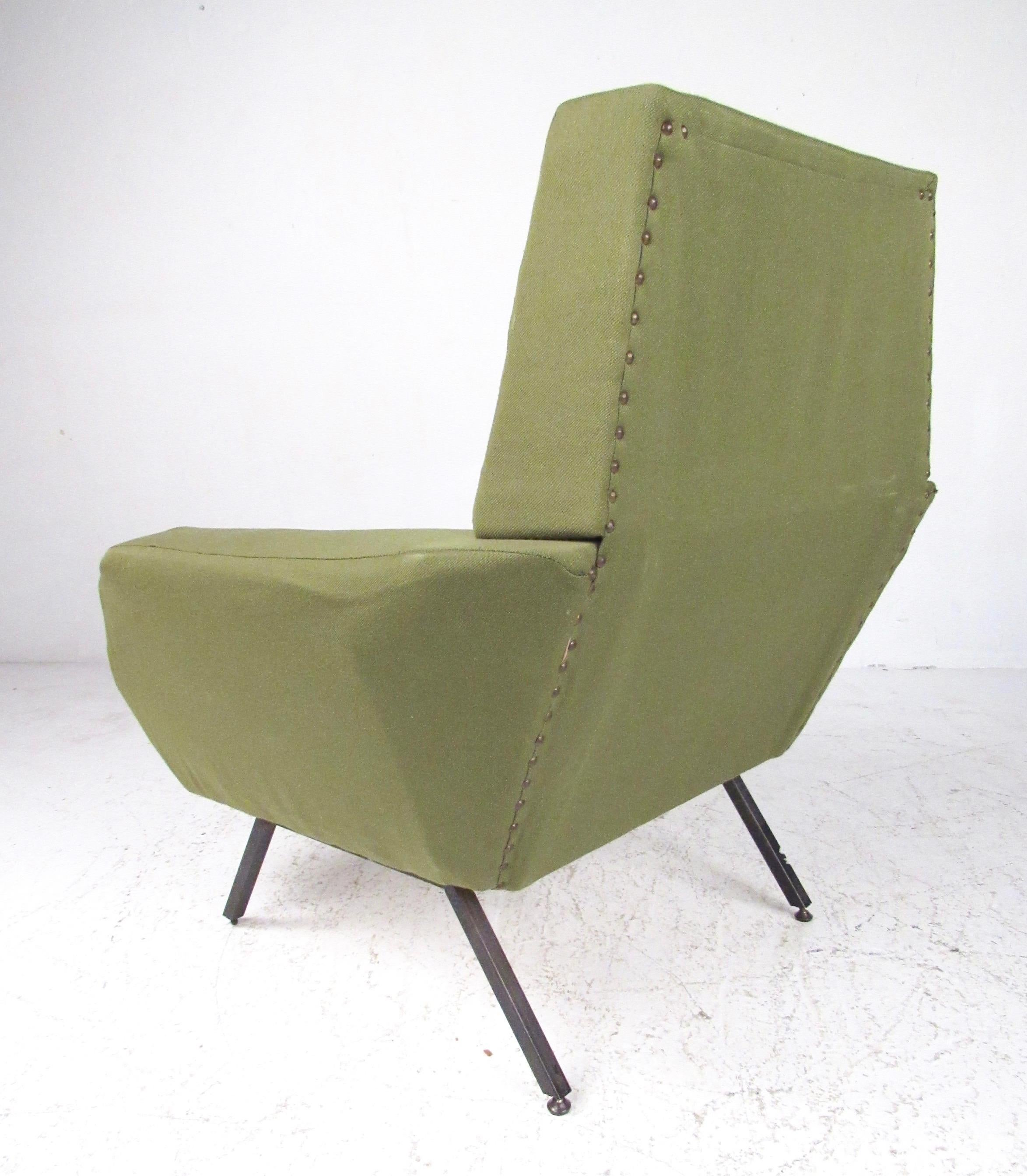 Paire de fauteuils modernes italiens d'après Osvaldo Borsani en vente 1
