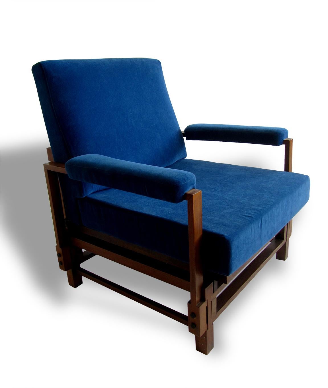 Mid-Century Modern Pair of Italian Modern Walnut Armchairs, ISA, attributed to Gio Ponti For Sale
