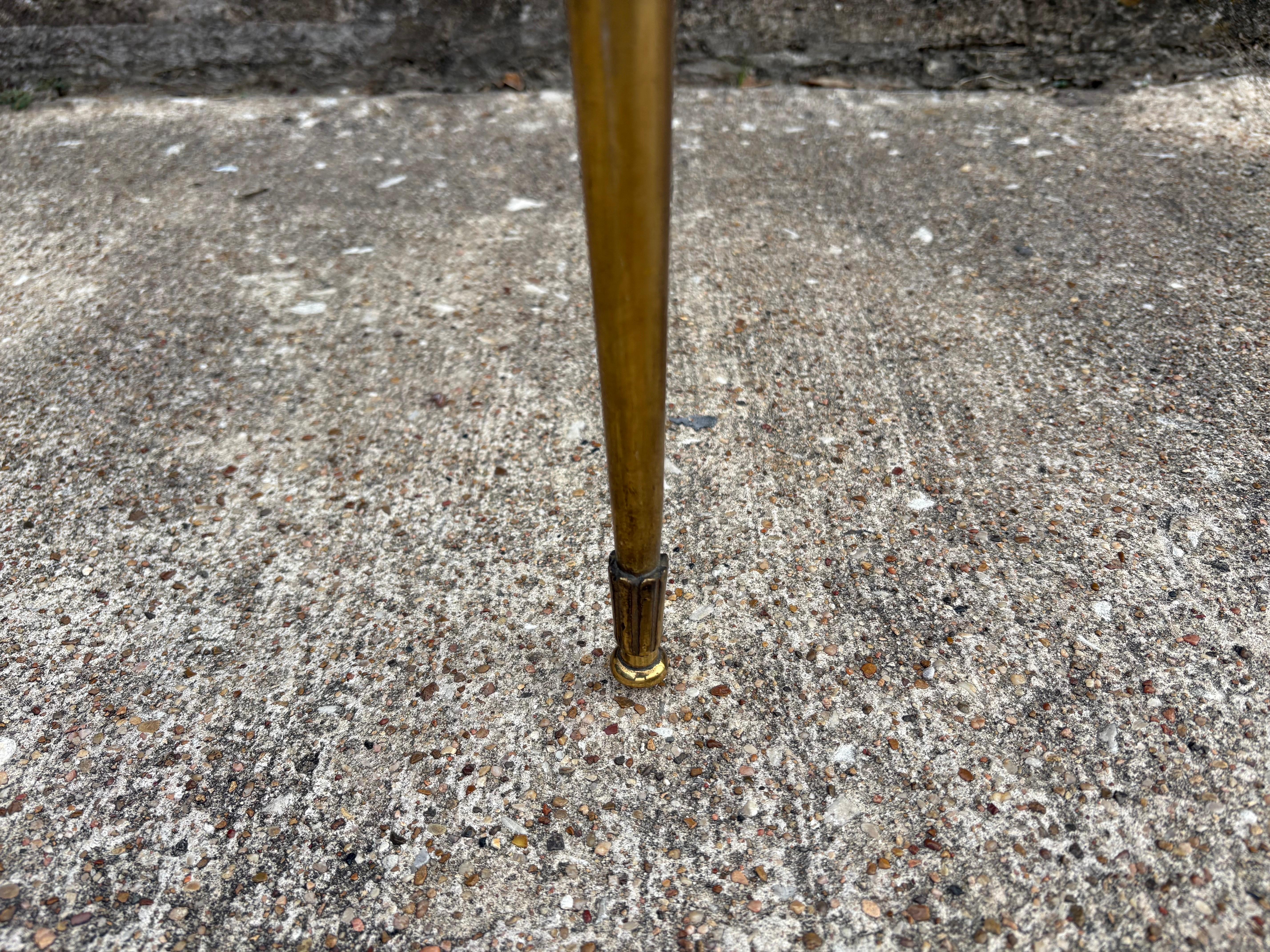 Paire de tables modernes italiennes en laiton et verre en vente 3