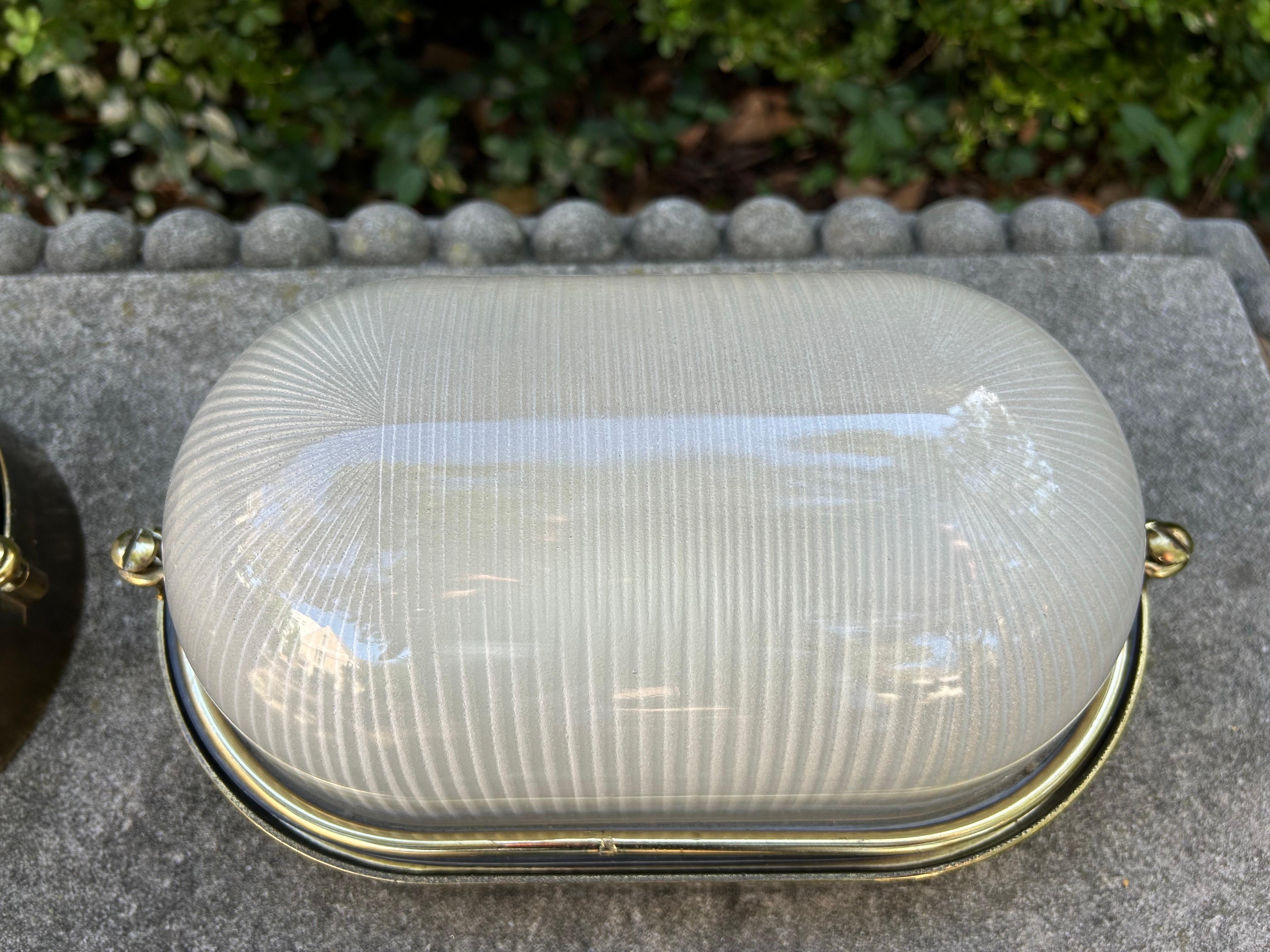 Coppia di lampade moderne italiane in ottone e vetro di Murano In condizioni buone in vendita a Houston, TX