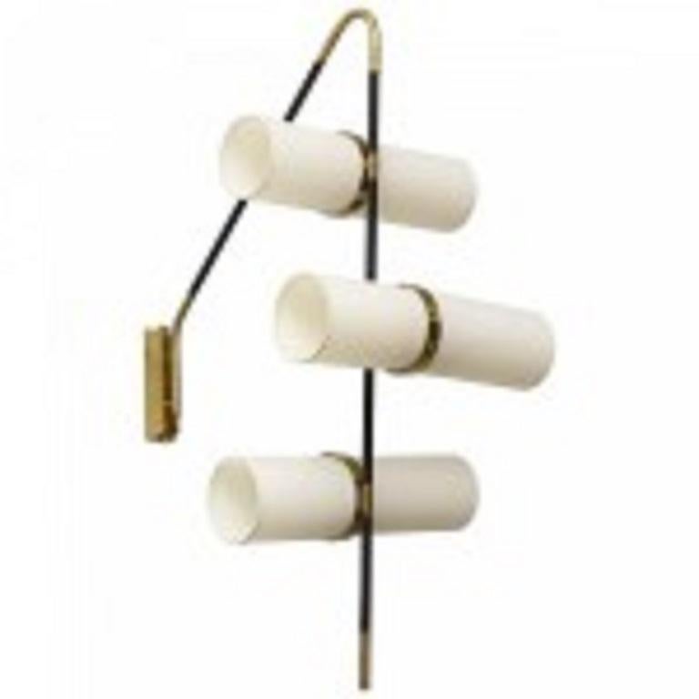 Mid-Century Modern Paire d'appliques murales italiennes Modernes en laiton, émaillé et parchemin Reggiani en vente