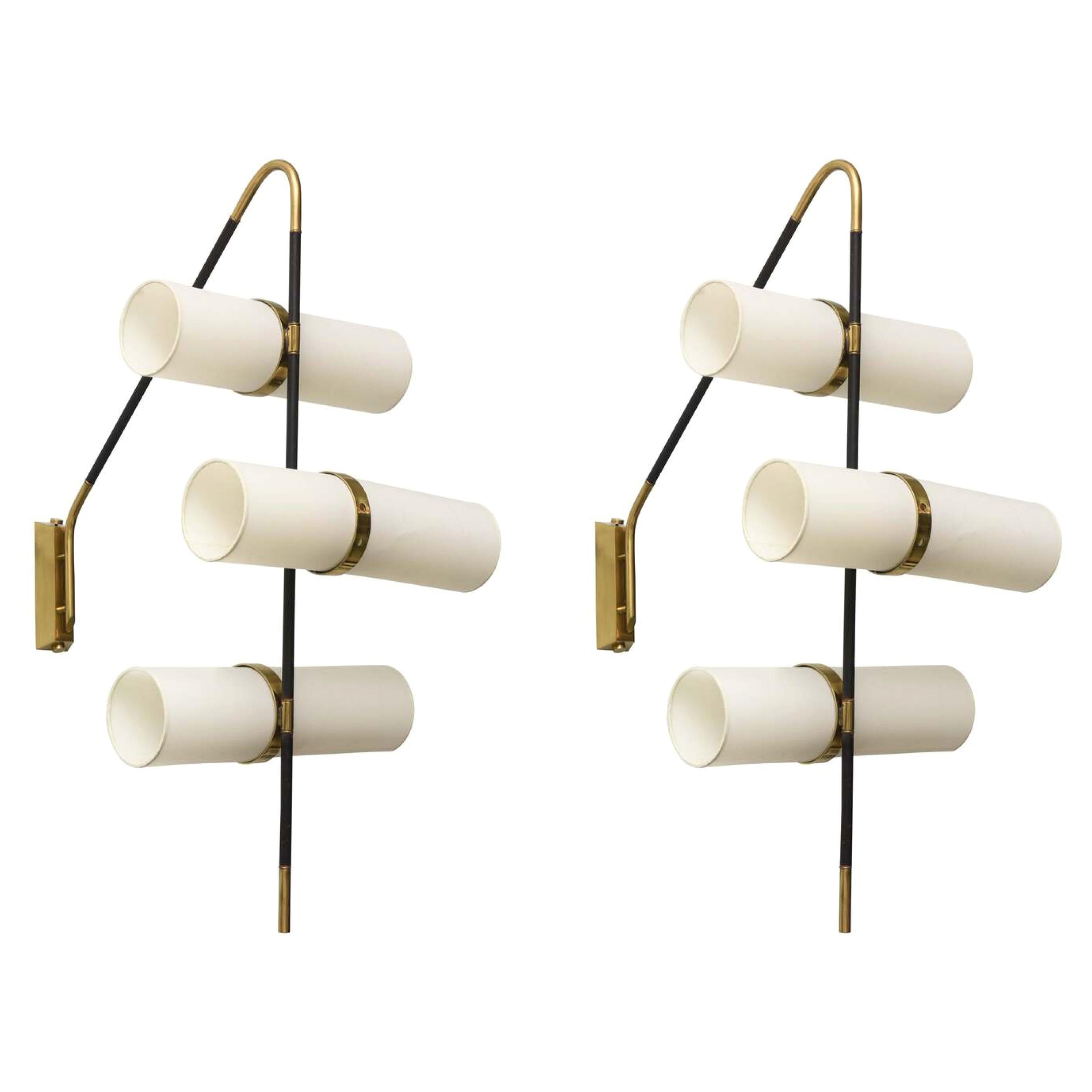 Coppia di applique italiane moderne in ottone, smalto e pergamena Reggiani