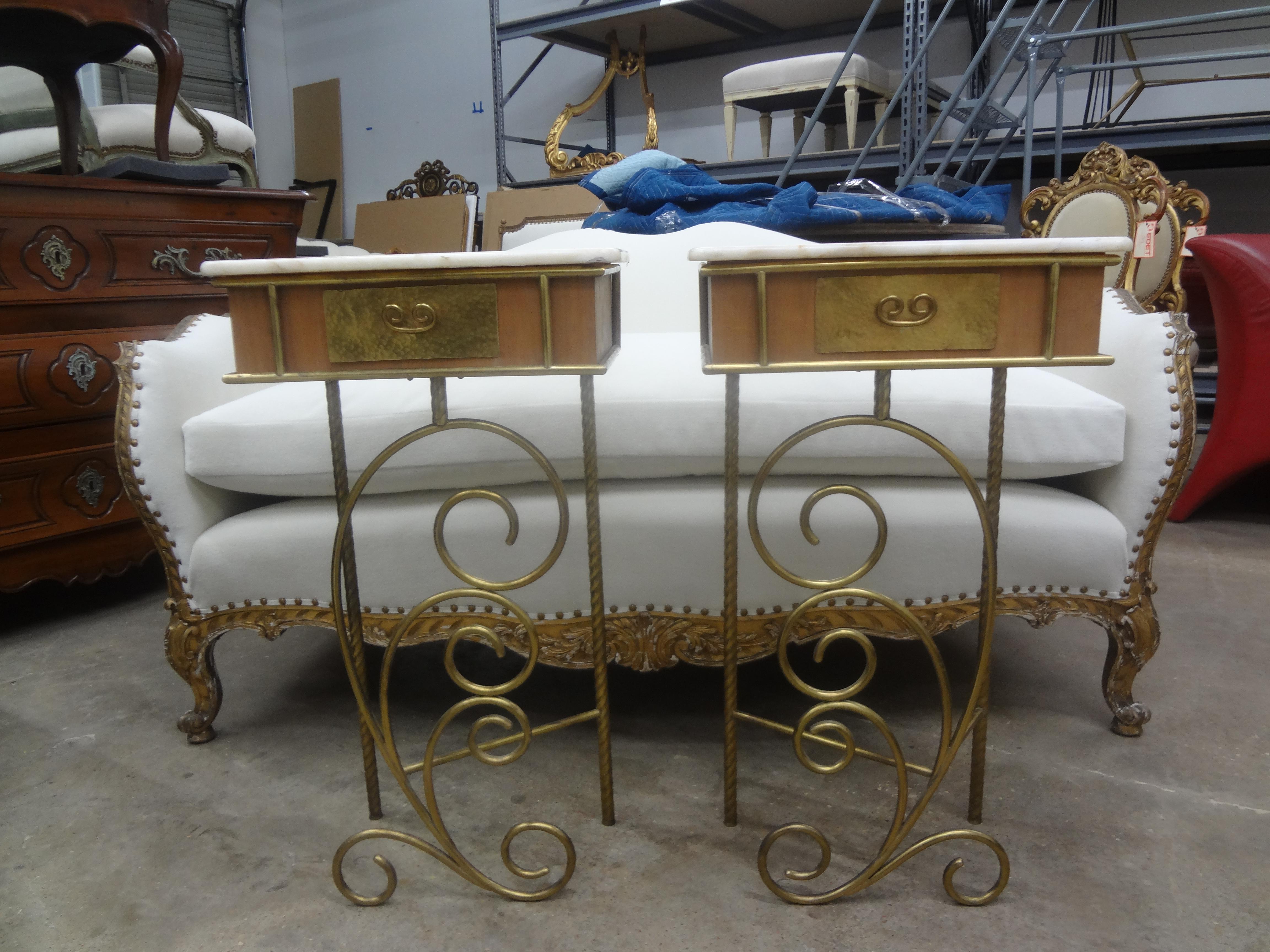 Pair of Italian Modern Brass Nightstands or Tables For Sale 6