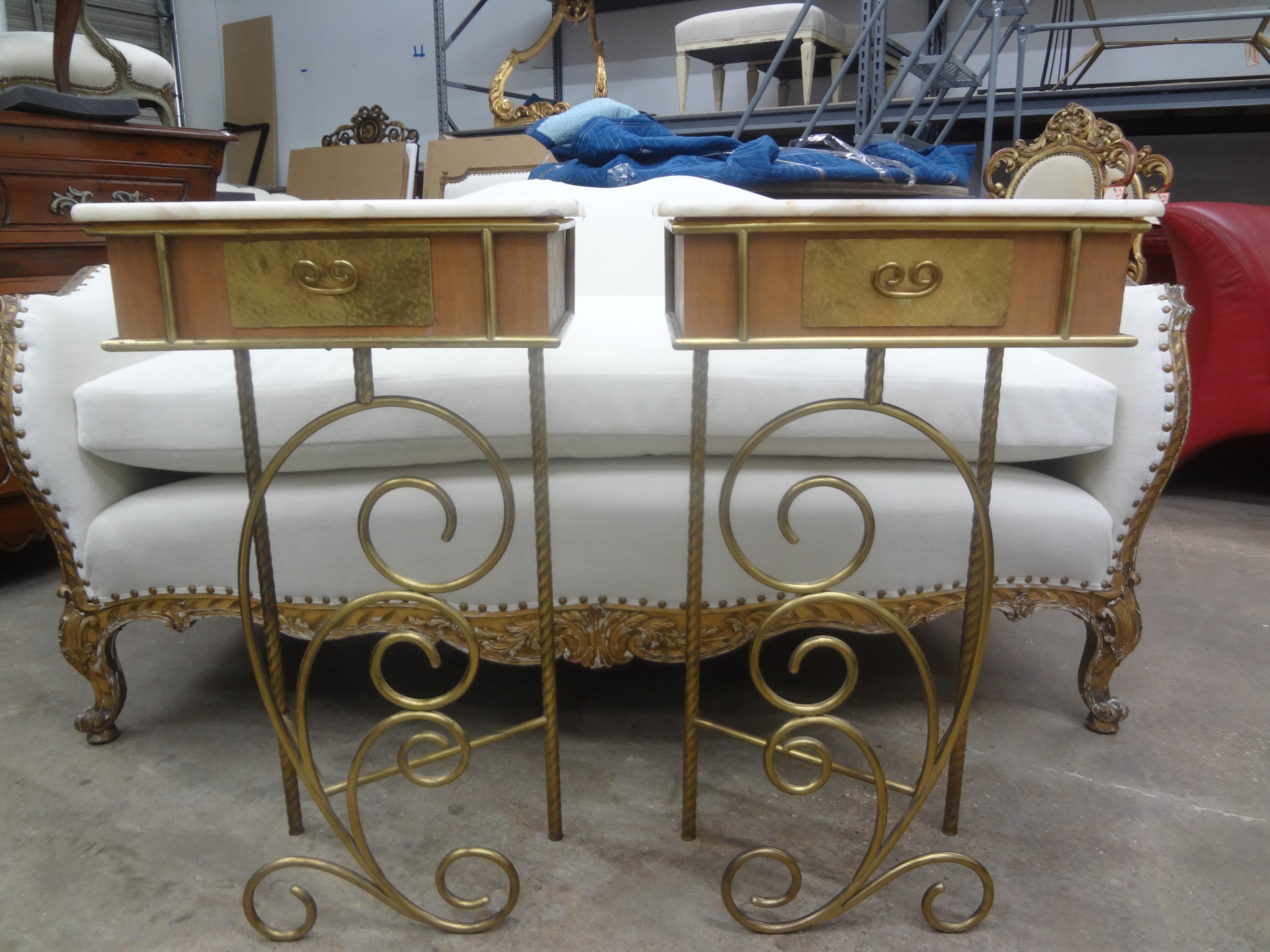 Mid-Century Modern Pair of Italian Modern Brass Nightstands or Tables For Sale