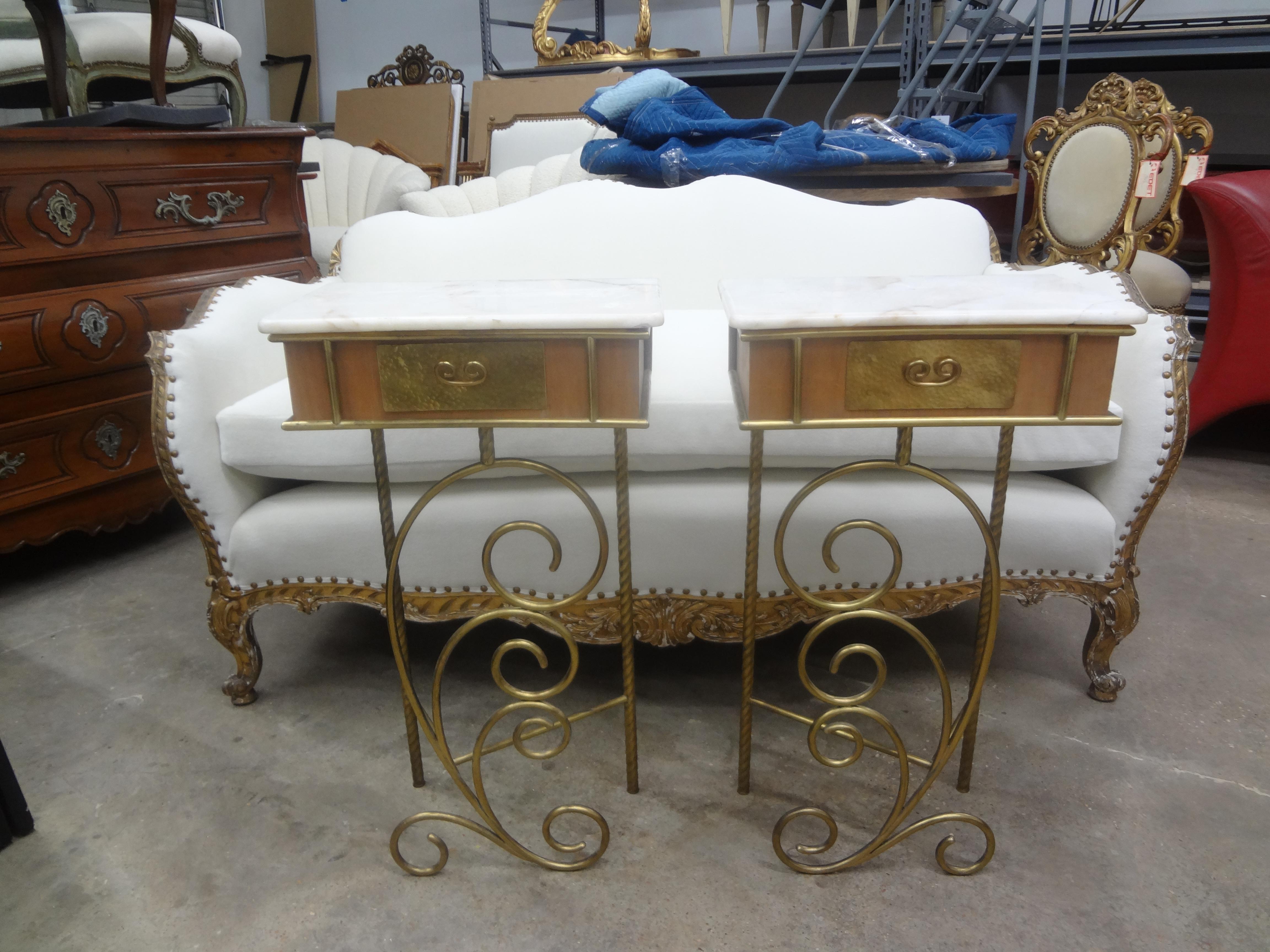 Pair of Italian Modern Brass Nightstands or Tables For Sale 4