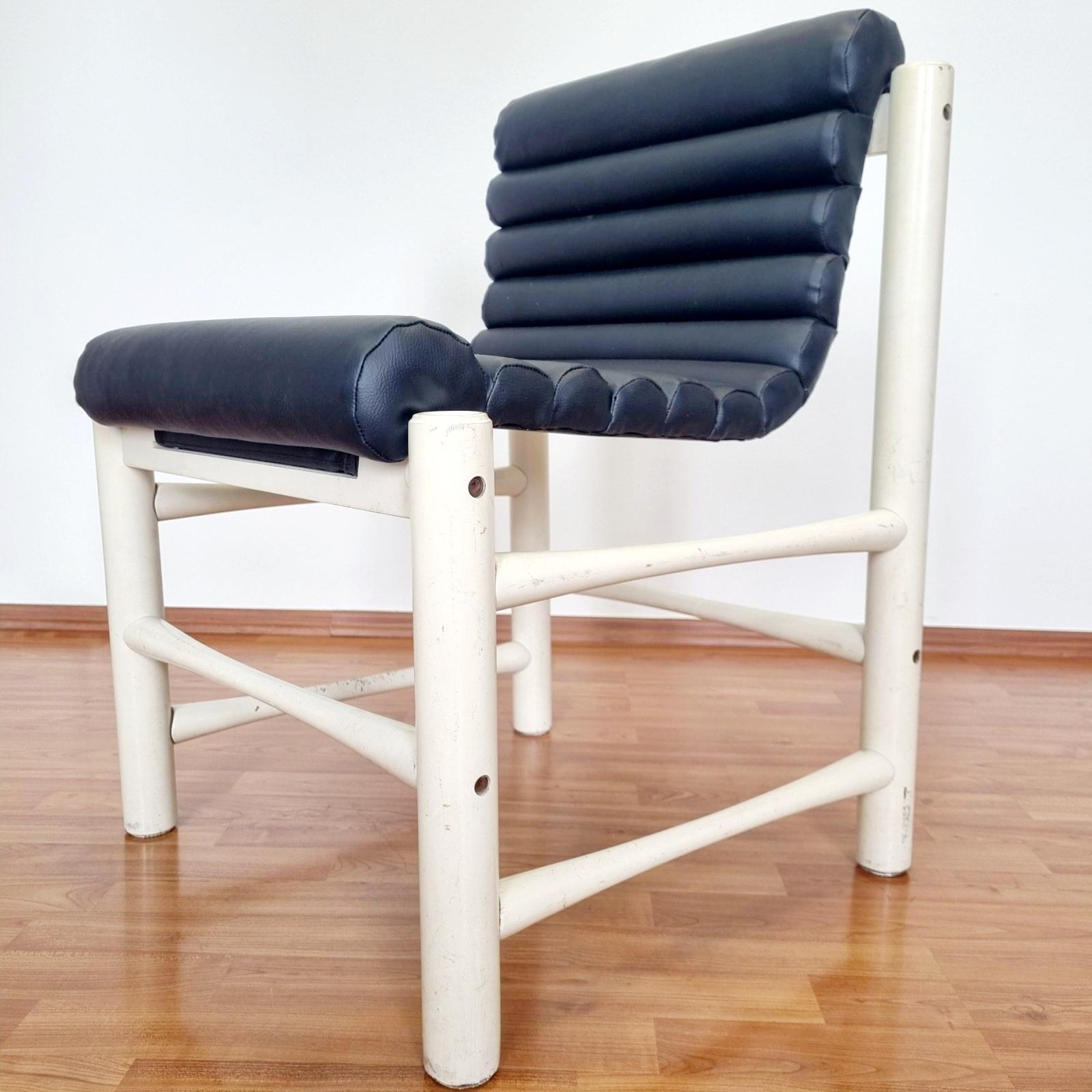Pair of Italian Modern Chairs, Italy 70s en vente 7