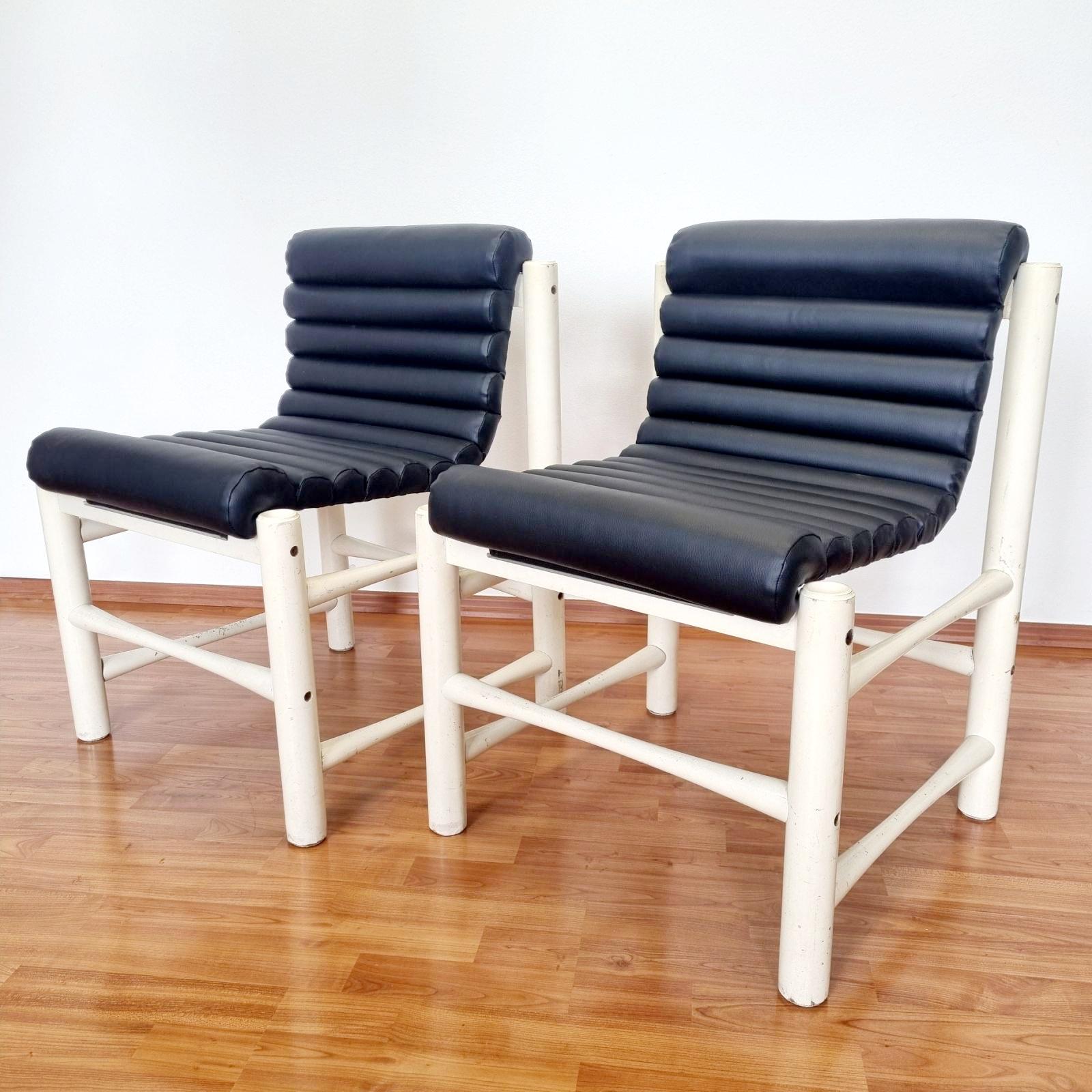 italien Pair of Italian Modern Chairs, Italy 70s en vente