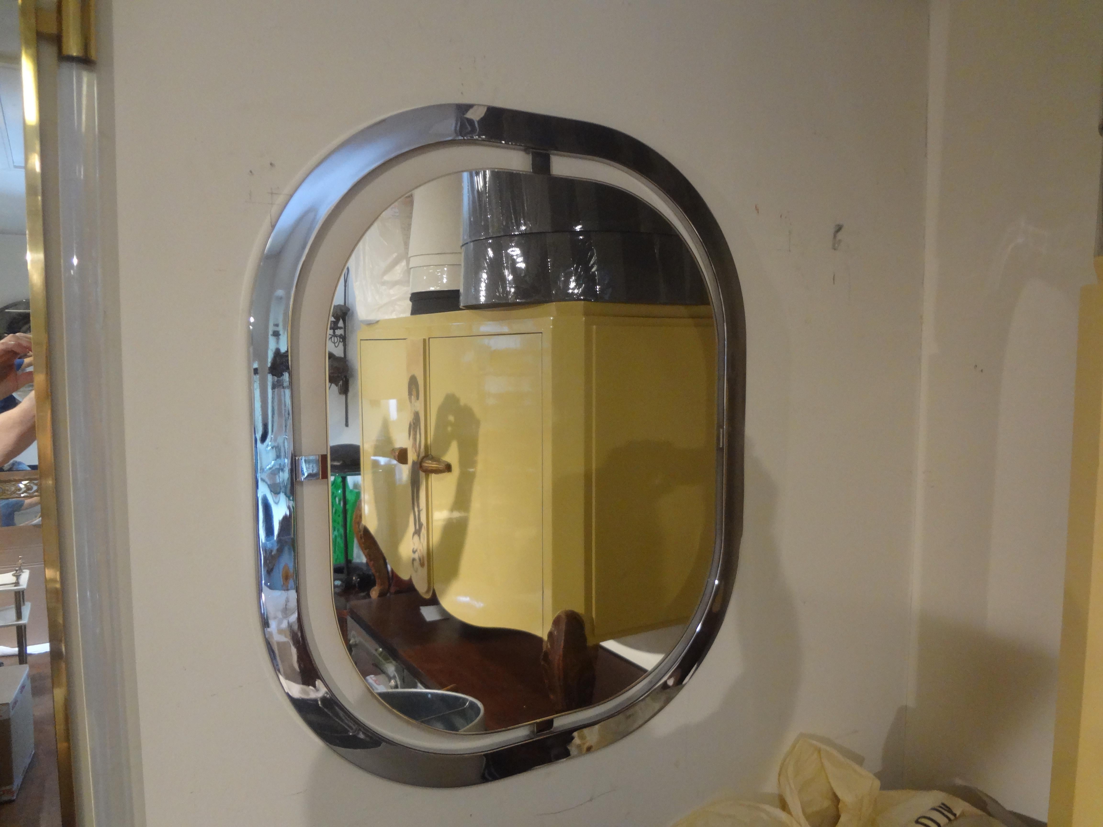Paire de miroirs modernes italiens en chrome en vente 2