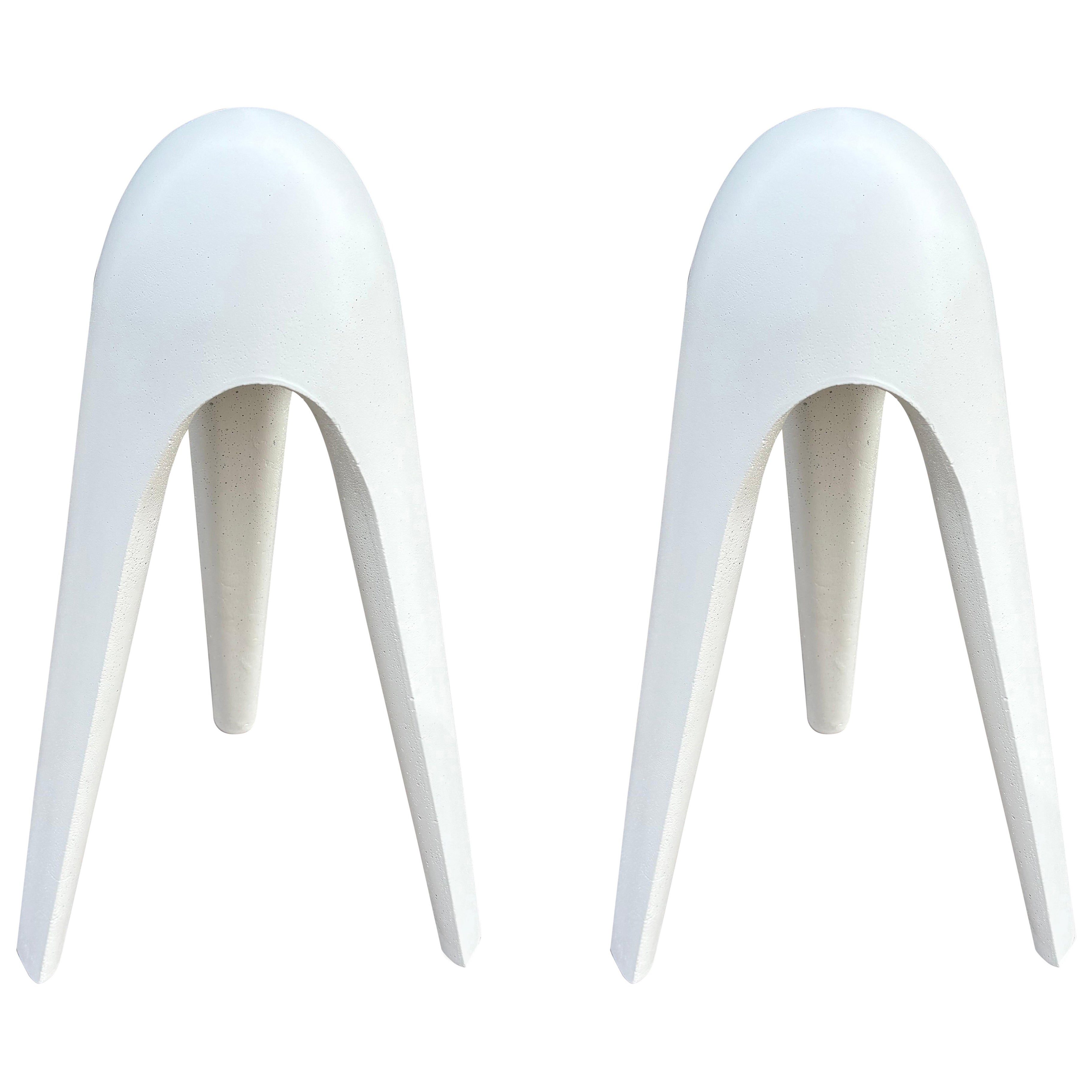 Coppia di lampade moderne italiane in cemento in vendita