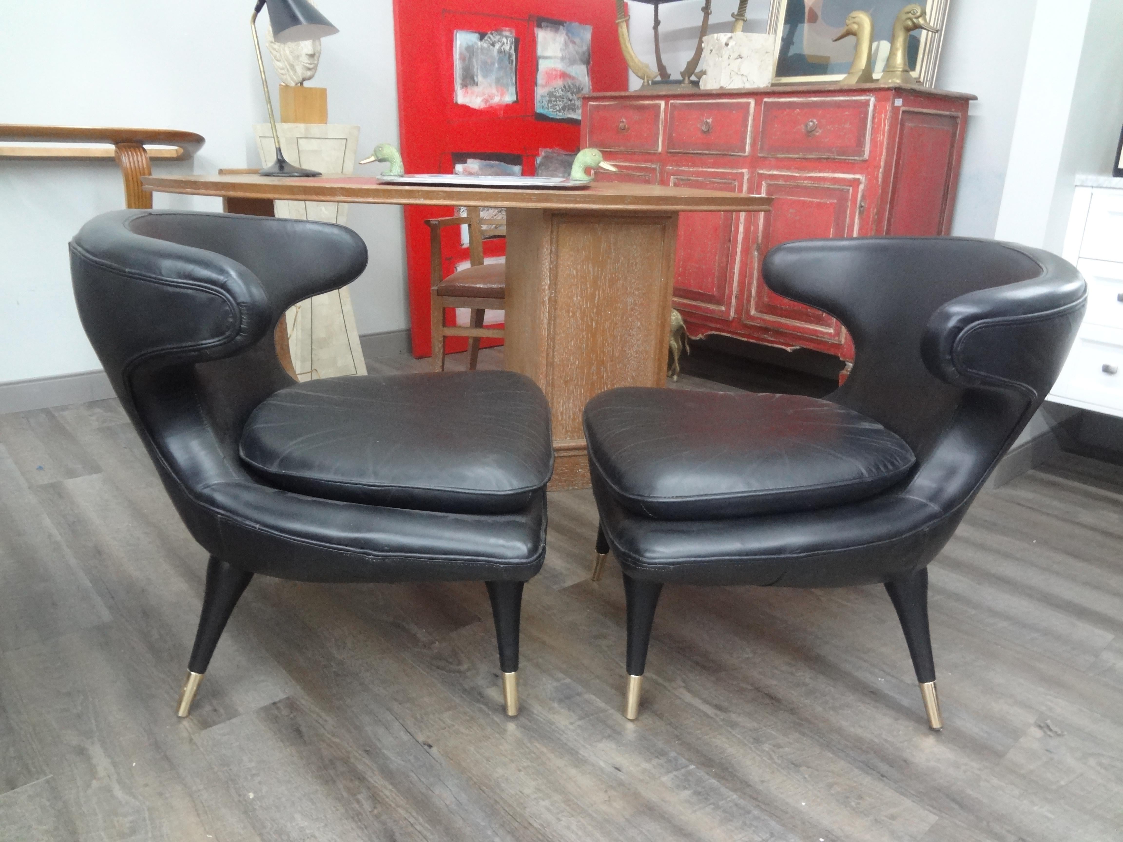 Mid-Century Modern Pair of Italian Modern Curved Back Chairs Upholstered in Black Leather For Sale