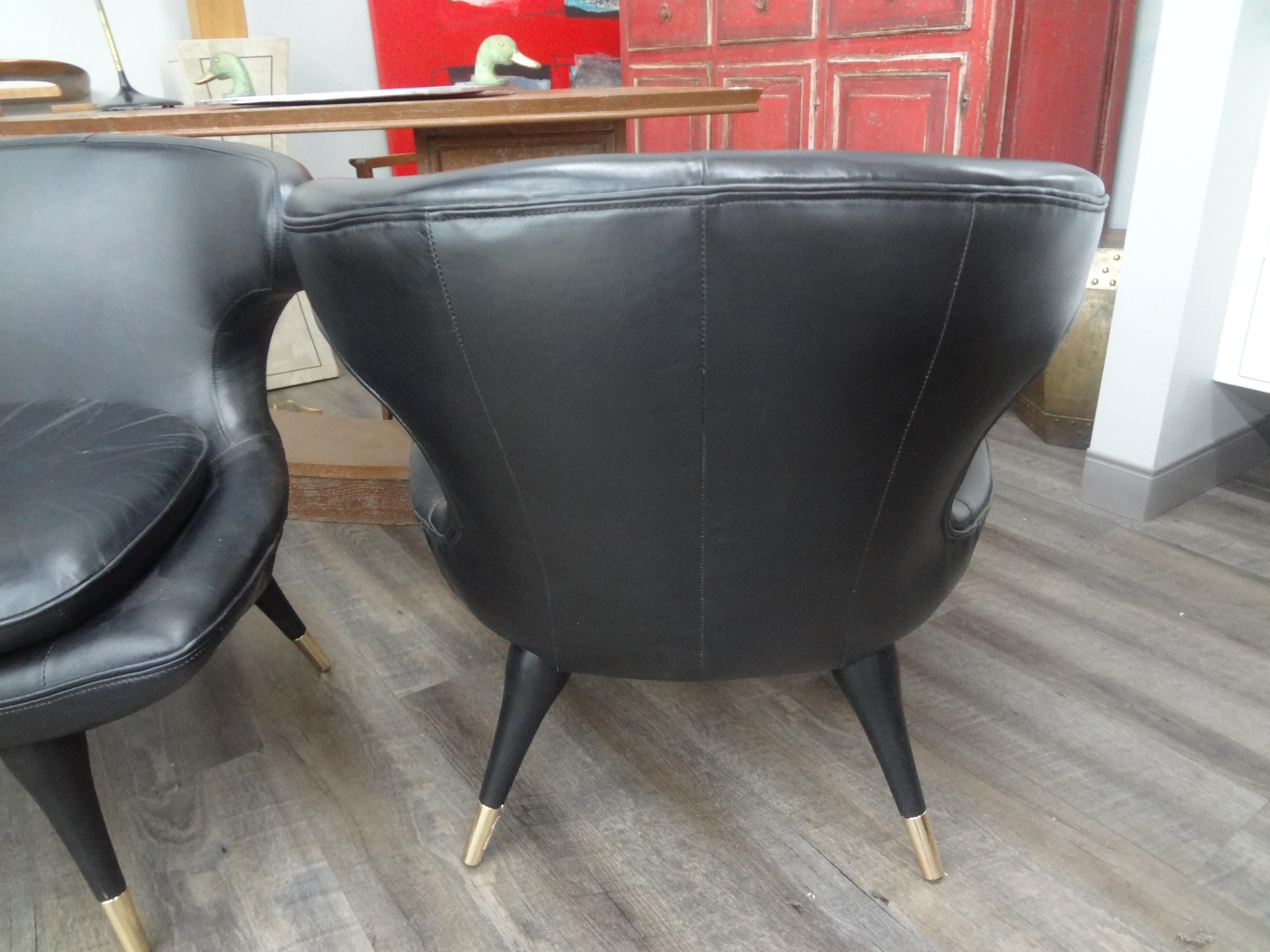 Pair of Italian Modern Curved Back Chairs Upholstered in Black Leather For Sale 1