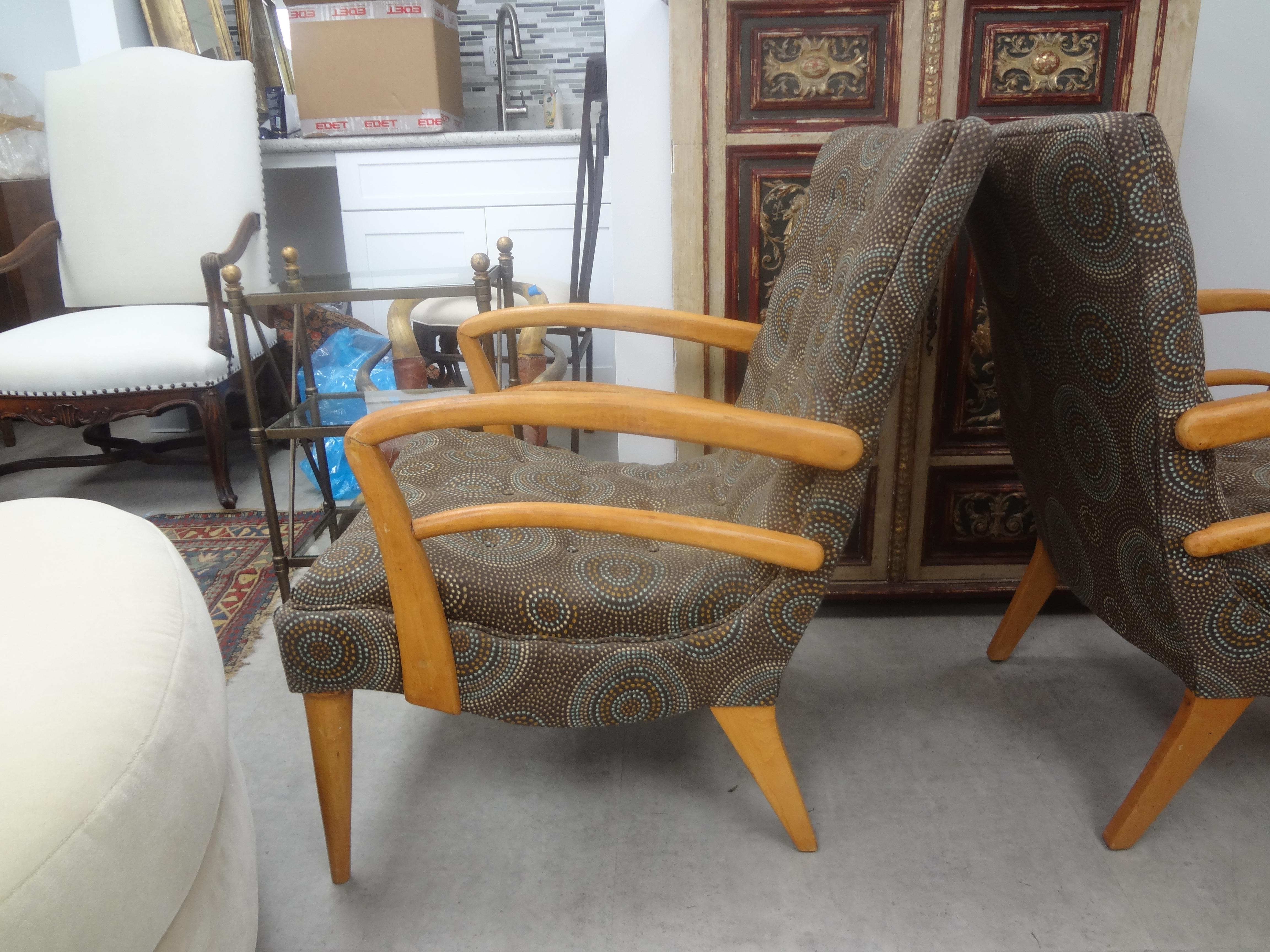 Ein Paar italienische Modern Fruitwood Lounge Chairs im Angebot 4