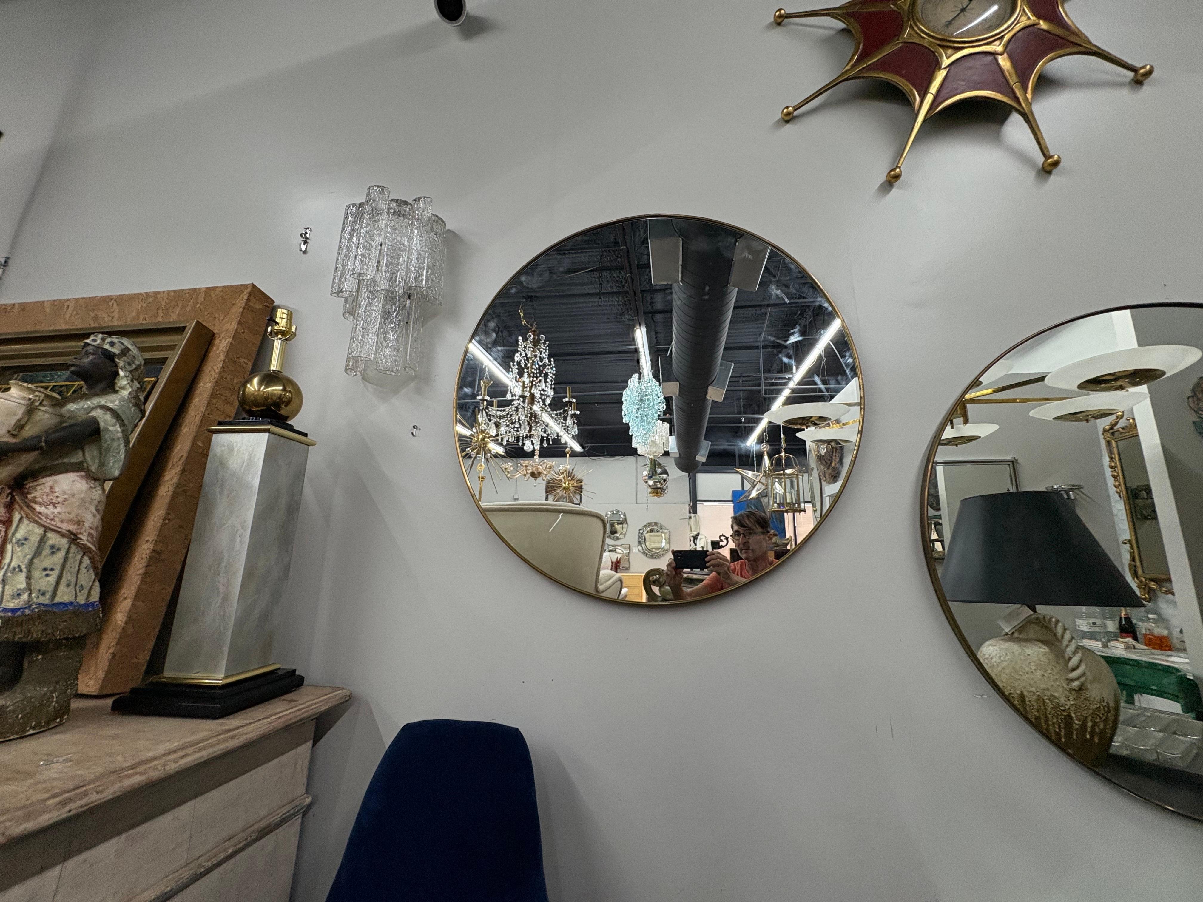 Paar italienische moderne, von Gio Ponti inspirierte Spiegel aus Messing im Zustand „Gut“ im Angebot in Houston, TX