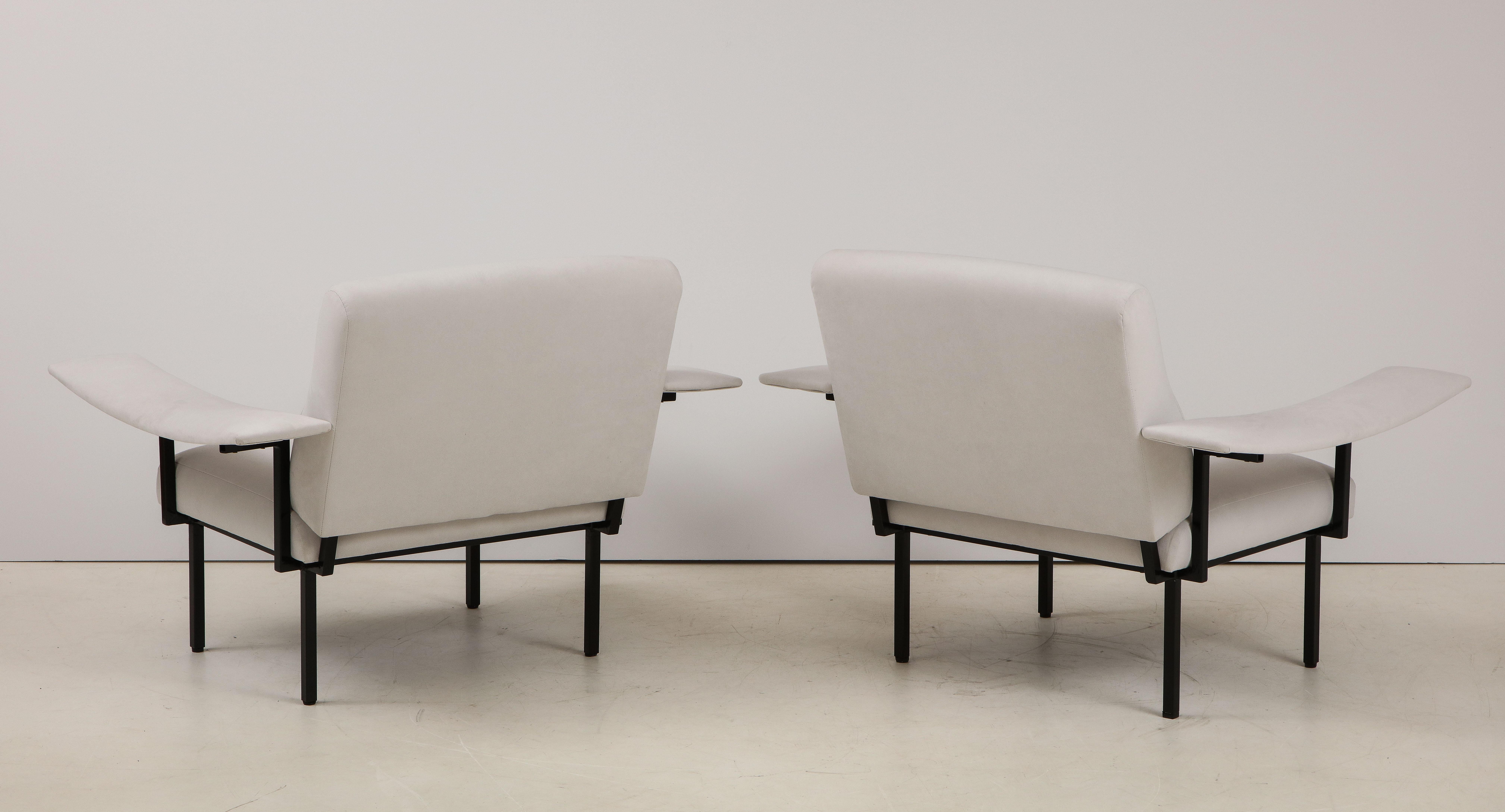 Pair of Italian Modernist Iron Upholstered Armchairs, circa 1960  For Sale 6