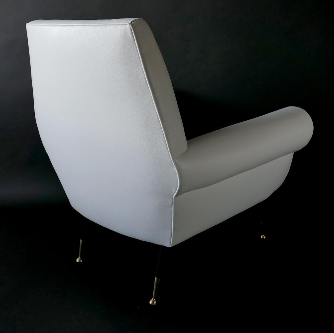 Mid-Century Modern Pair of Italian Modern Leather and Brass Lounge Chairs, Gigi Radice for Minotti