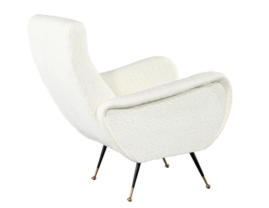Ein Paar italienische Modern Lounge Chairs im Angebot 4