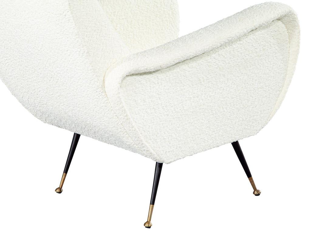 Ein Paar italienische Modern Lounge Chairs im Angebot 5