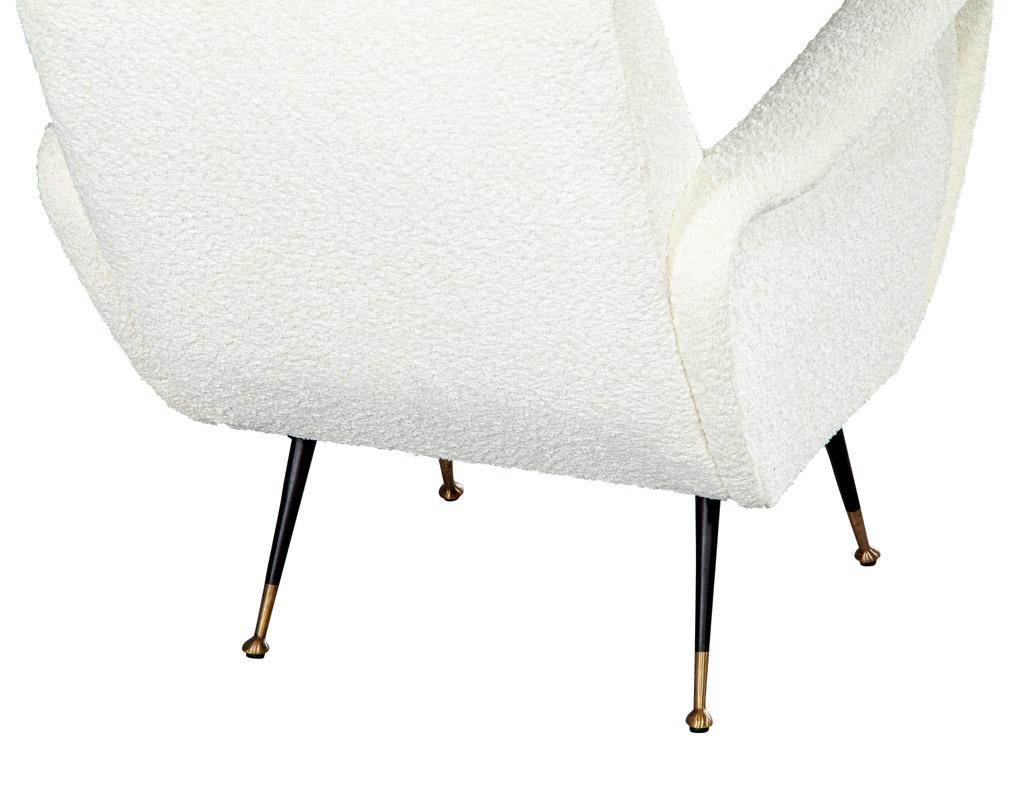 Ein Paar italienische Modern Lounge Chairs im Angebot 7