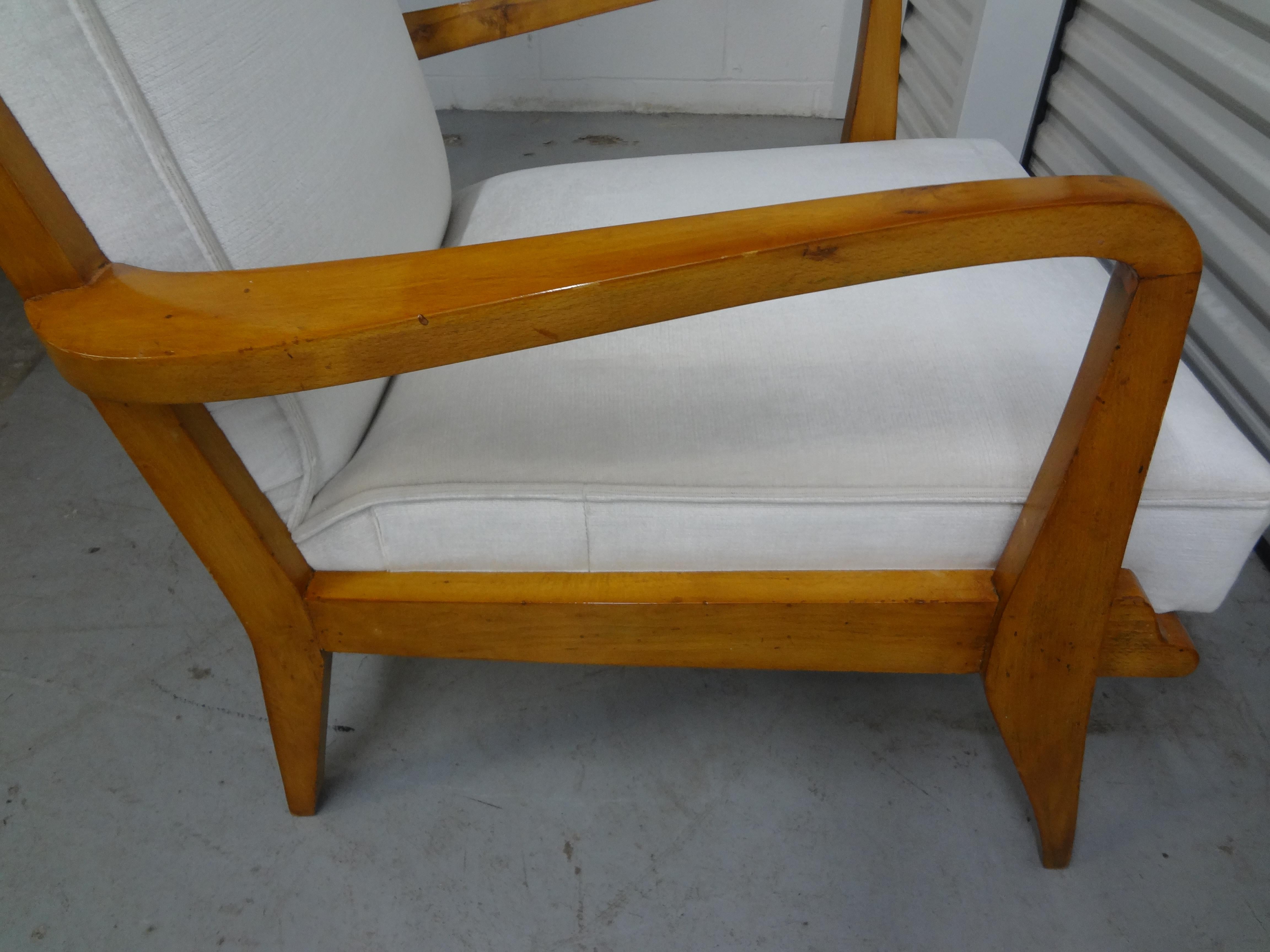 Ein Paar italienische Modern Lounge Chairs (Samt) im Angebot