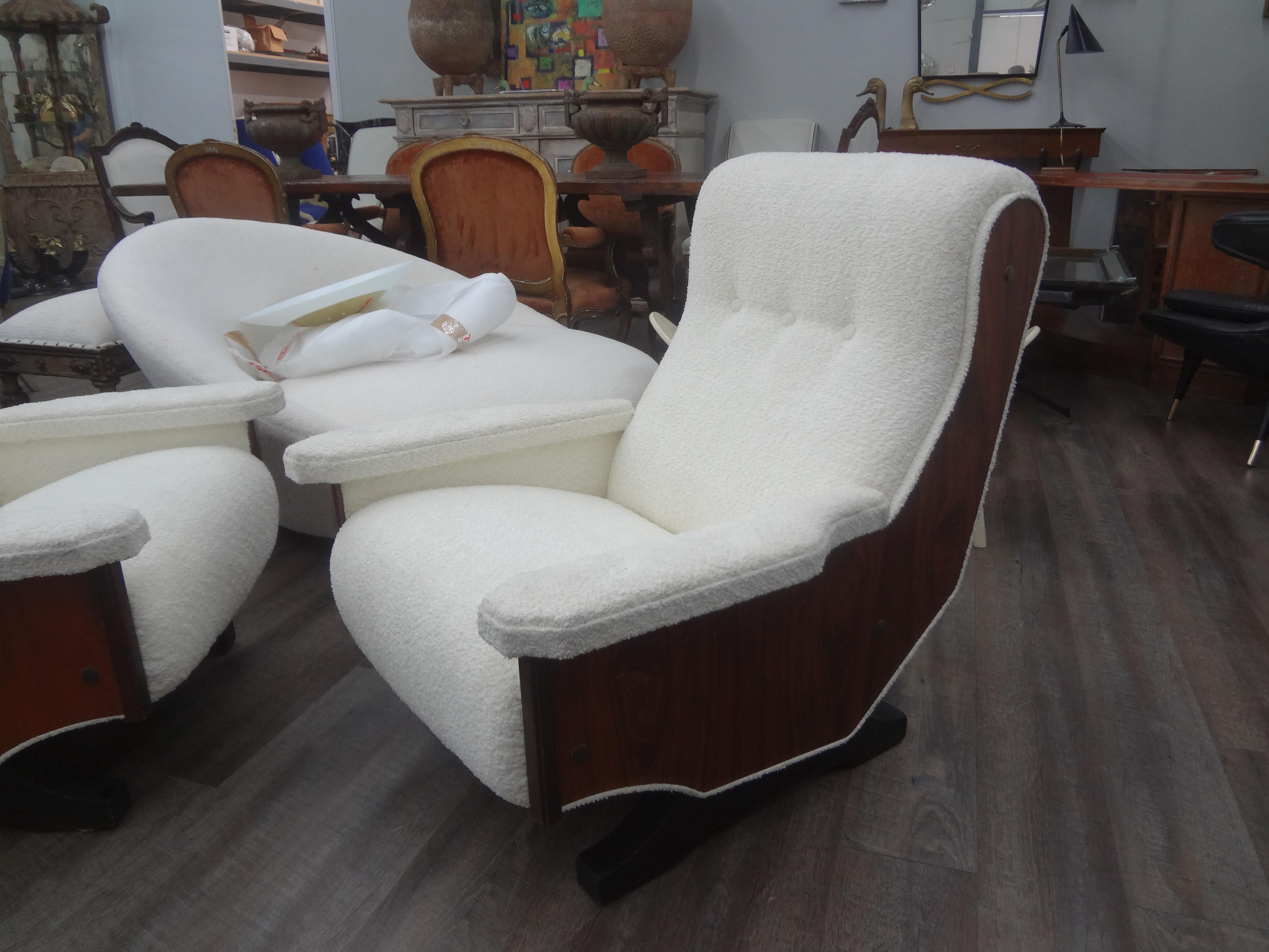 Mid-Century Modern Pair of Italian Modern Sculptural Lounge Chairs Inspired By Paolo Buffa For Sale