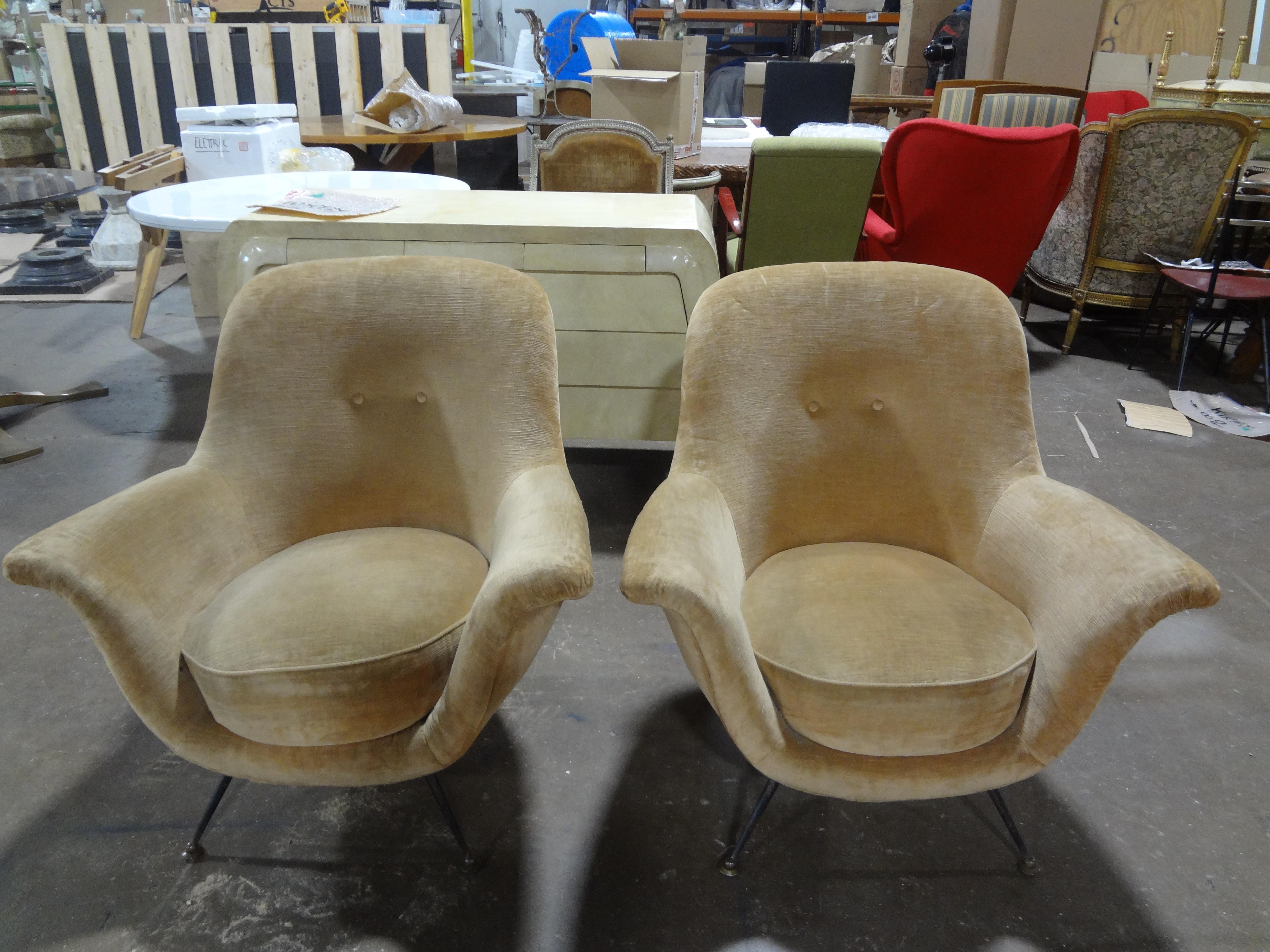 Mid-Century Modern Pair Of Italian Modern Sculptural Lounge Chairs For Sale