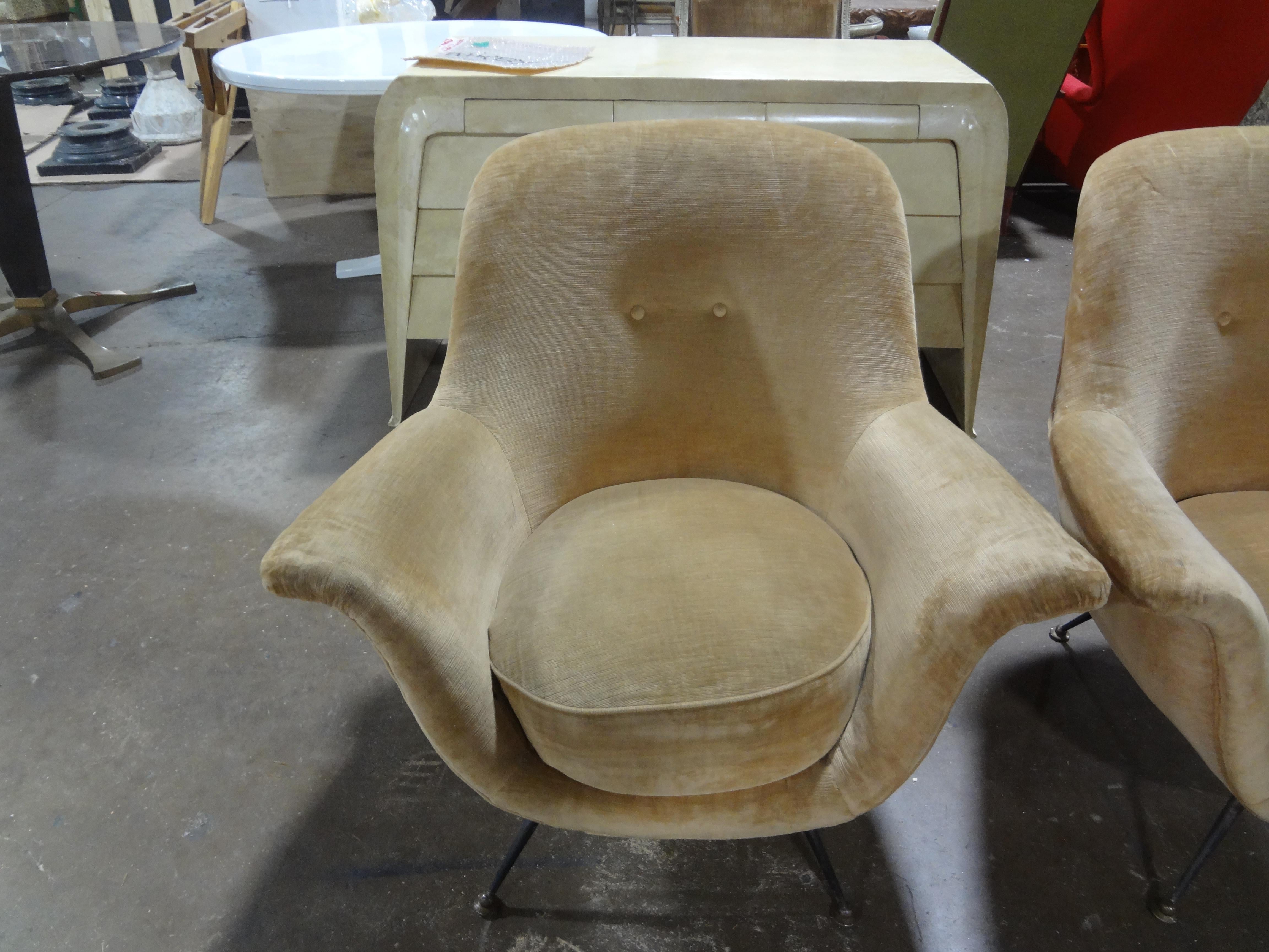 Pair Of Italian Modern Sculptural Lounge Chairs In Good Condition For Sale In Houston, TX