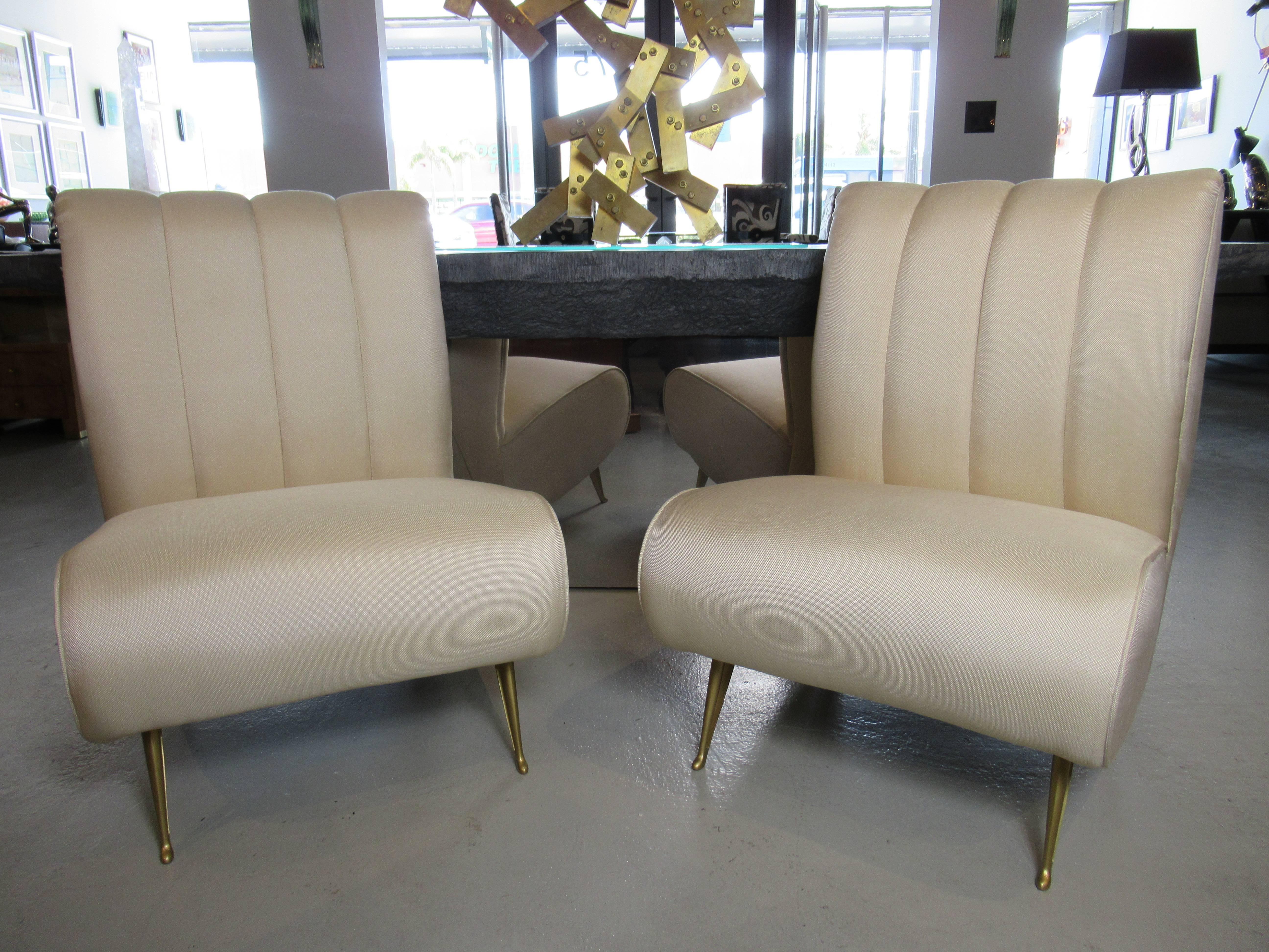 Mid-Century Modern Pair of Italian Modern Slipper Chairs, Isa, Attributed to Gio Ponti For Sale