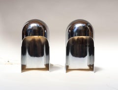 Par de lámparas de mesa italianas modernas de estilo «era espacial», con forma de «casco» y acabado cromado