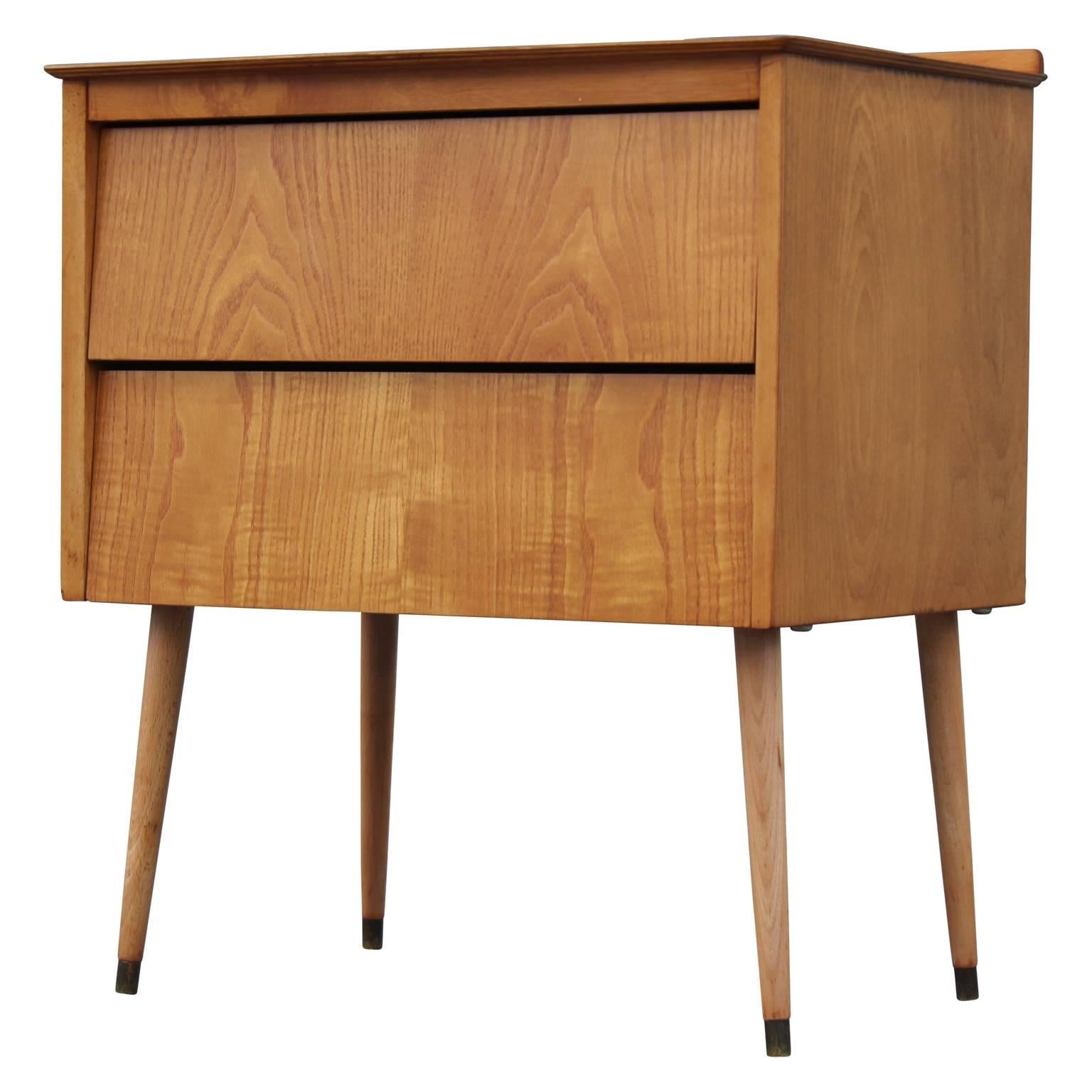 Mid-Century Modern Pair of Italian Modern Splayed Leg Nightstands