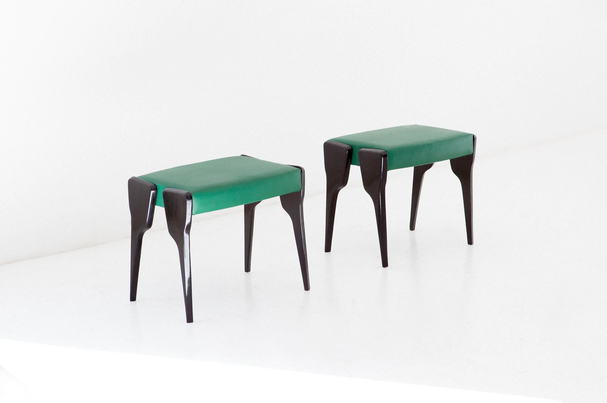 Pair of Italian Modern Stool with Black Mahogany Legs and Natural Green Leather In Excellent Condition In Rome, IT