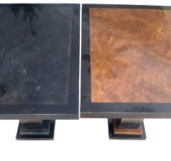 Paire de tables d'appoint italiennes modernes bicolores en parchemin, résine et métal. 1980's.