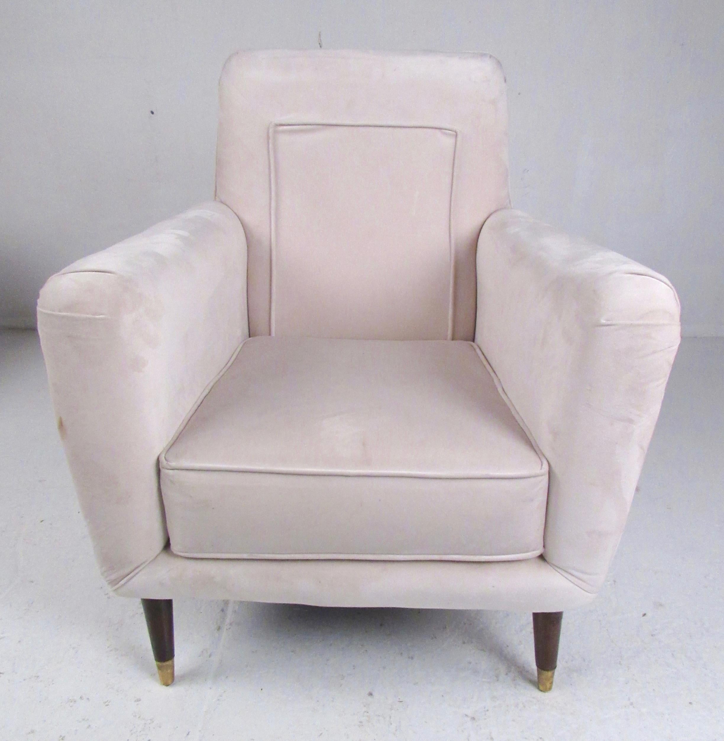 Pair of Italian Modern Upholstered Armchairs  For Sale 1