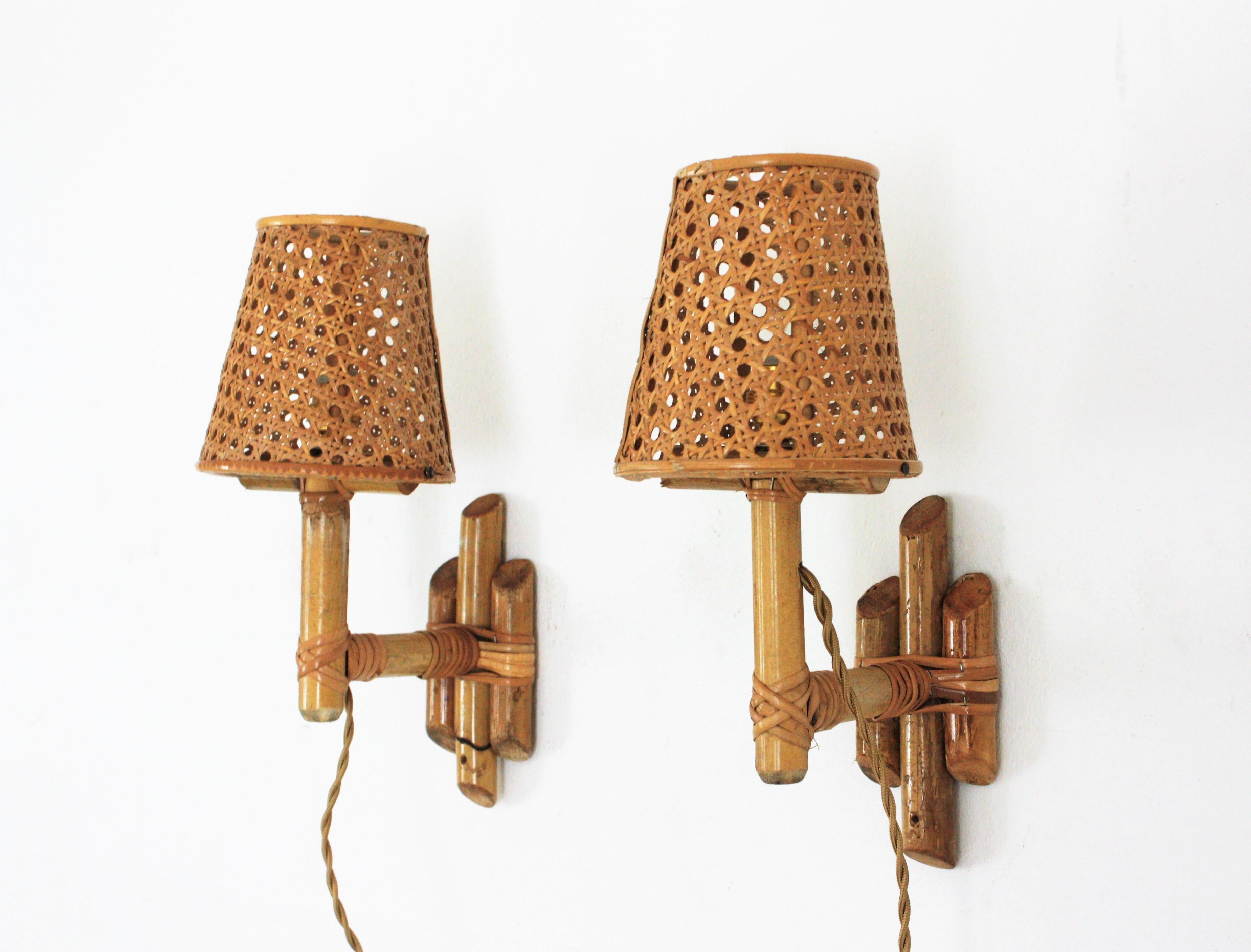 20th Century Pair of Italian Modern Woven Wicker Rattan and Bamboo Wall Lights with Shades For Sale