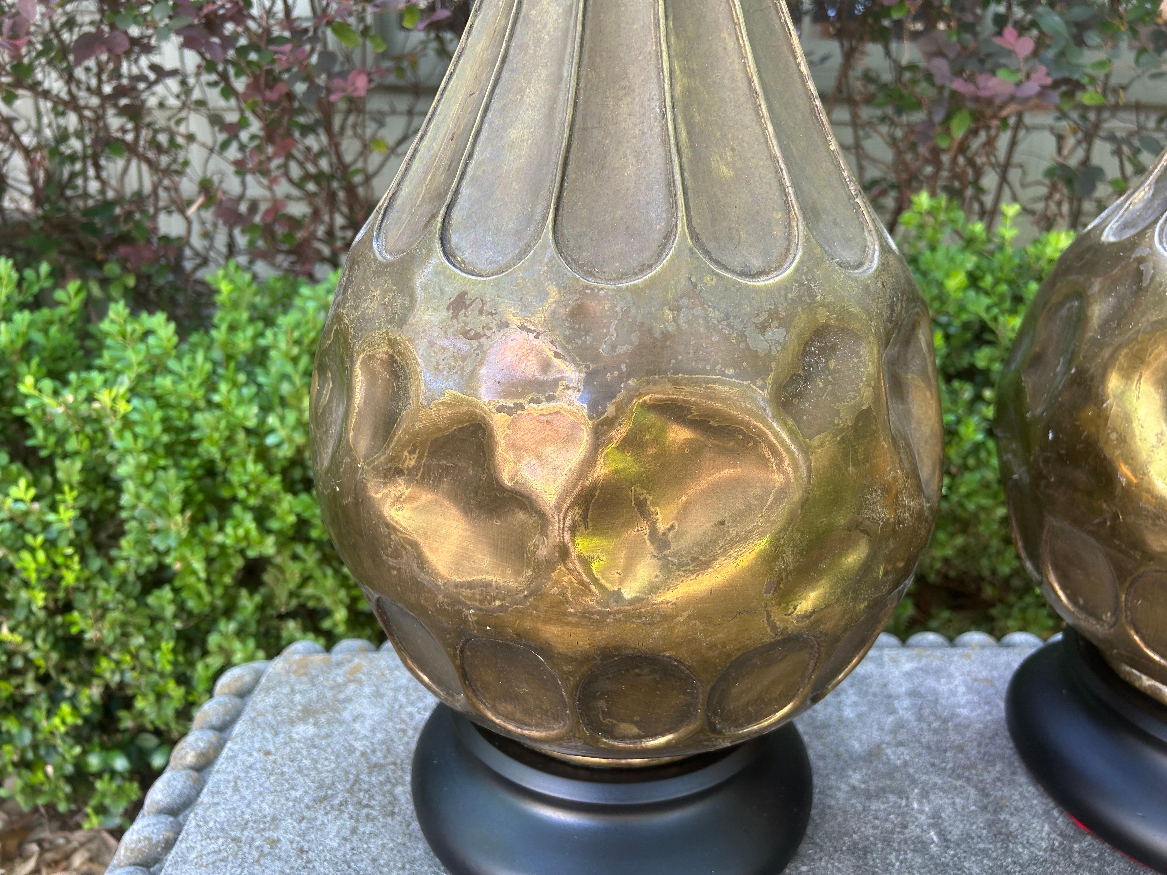 Mid-Century Modern Paire de lampes italiennes modernistes en laiton en vente