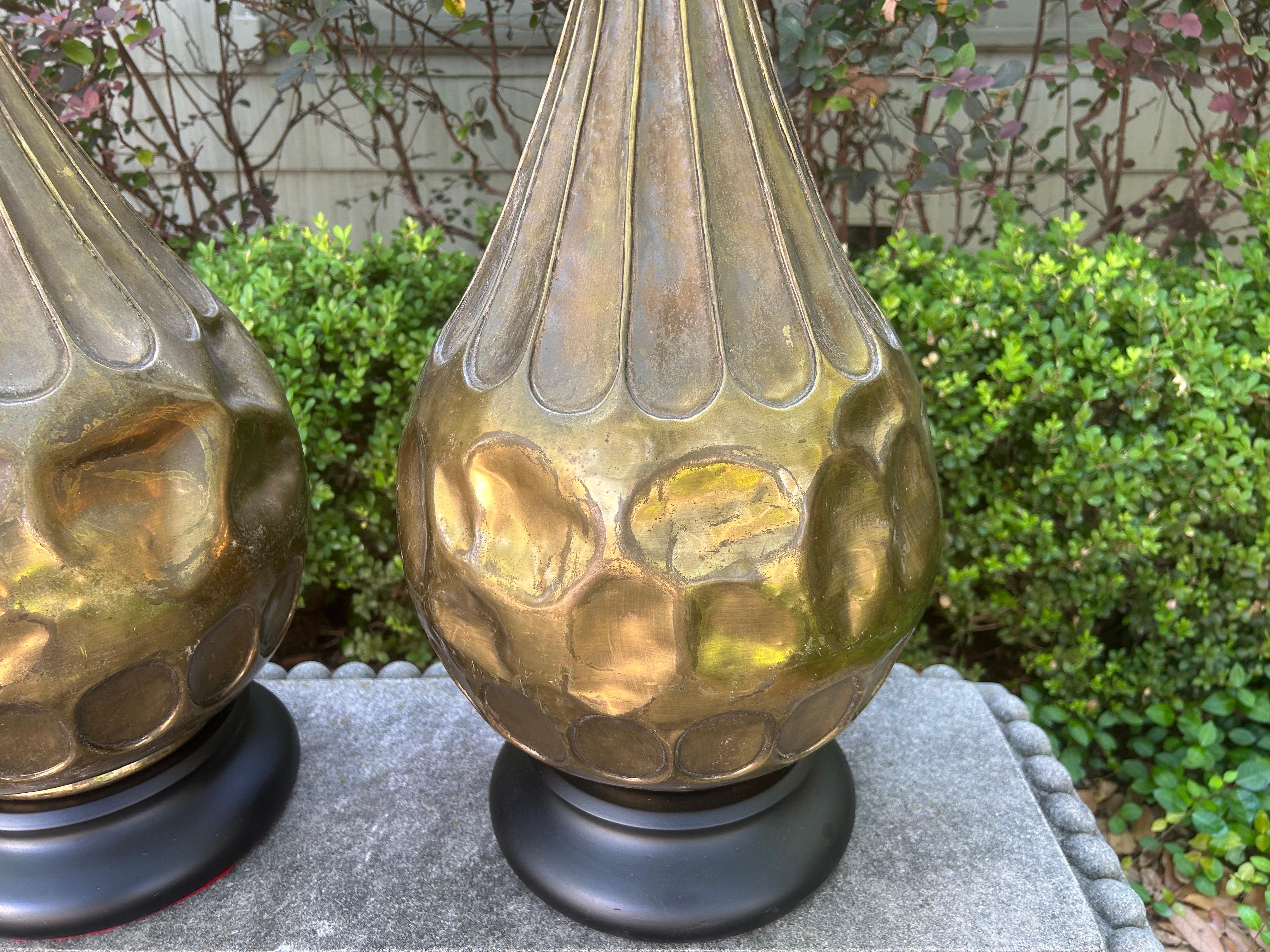 Paire de lampes italiennes modernistes en laiton en vente 1