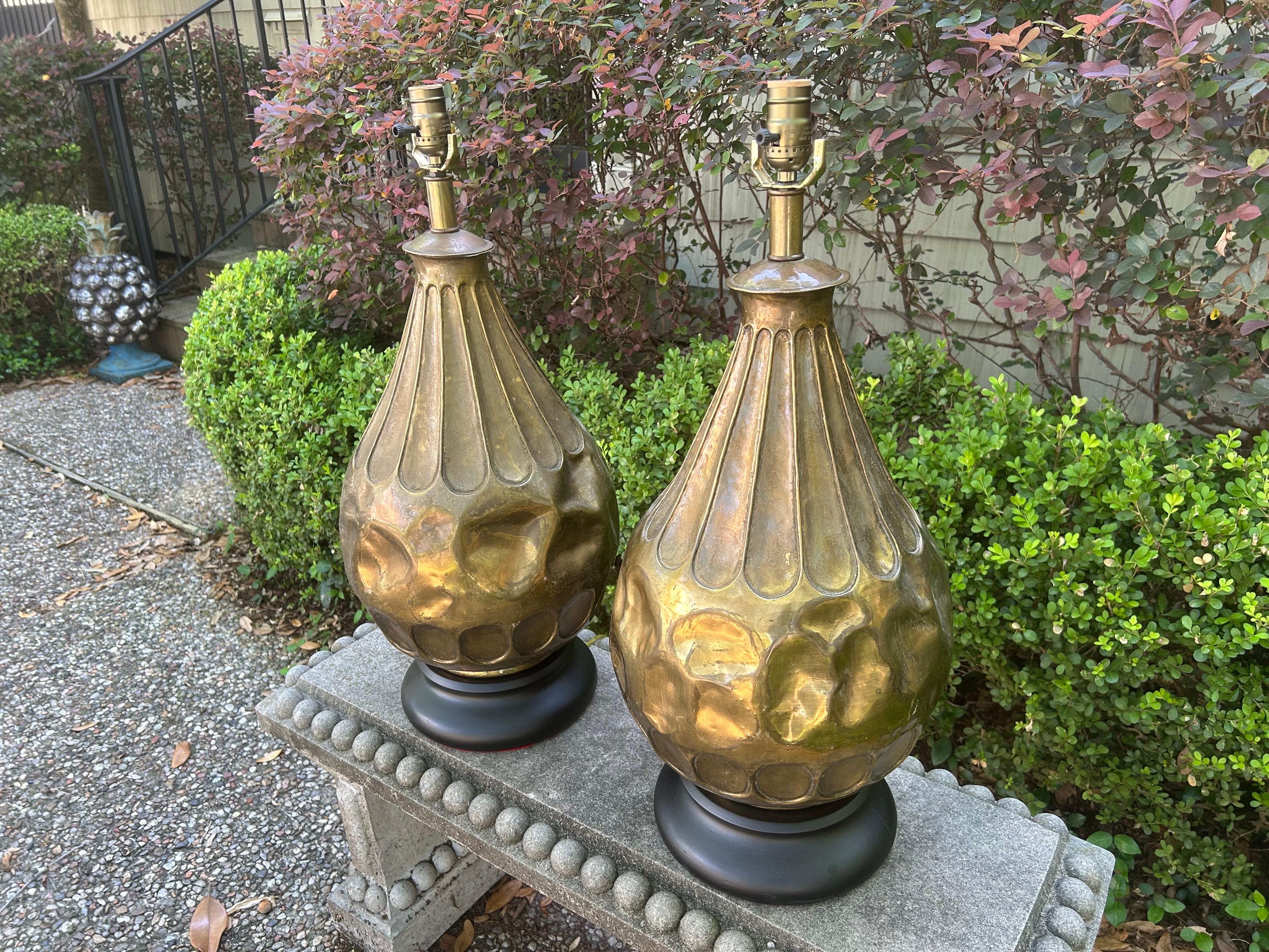 Paire de lampes italiennes modernistes en laiton en vente 2