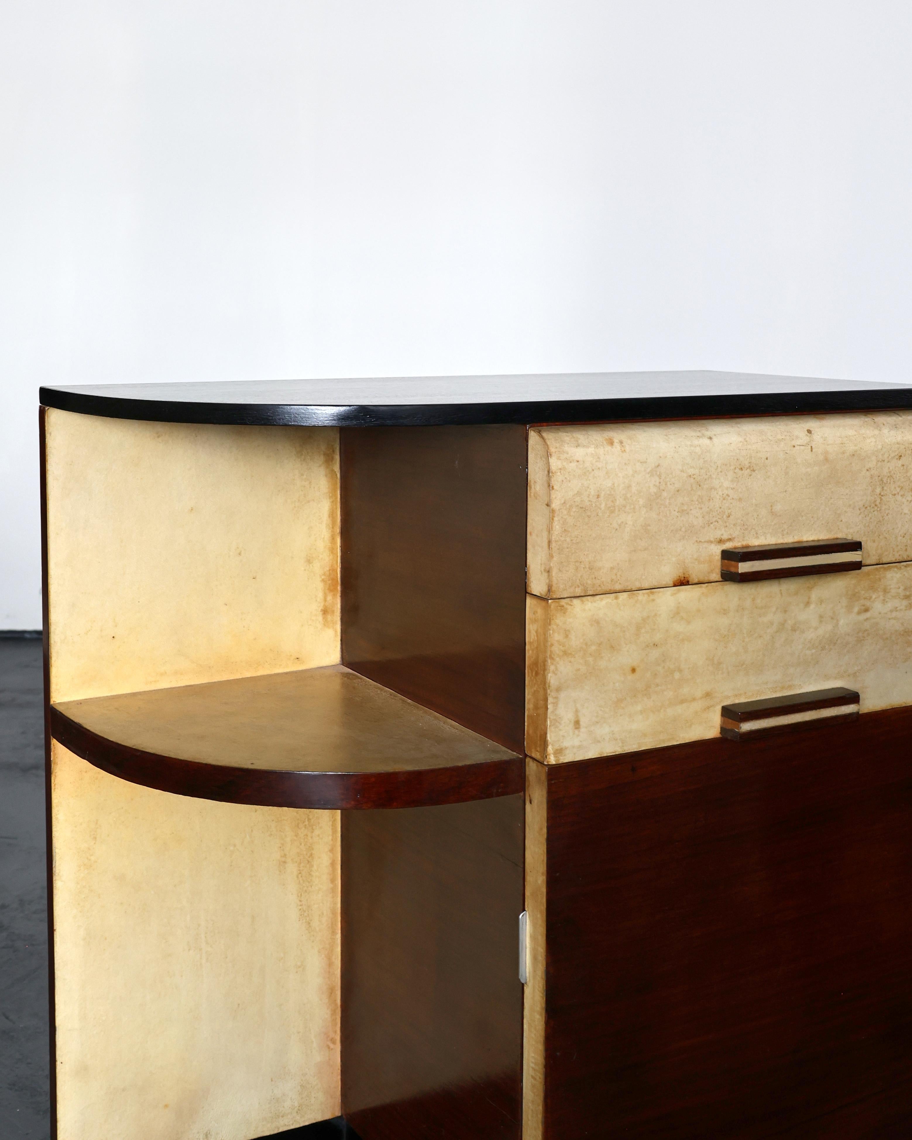 Pair of Italian Modernist C.1940s Vellum Bedsides For Sale 7