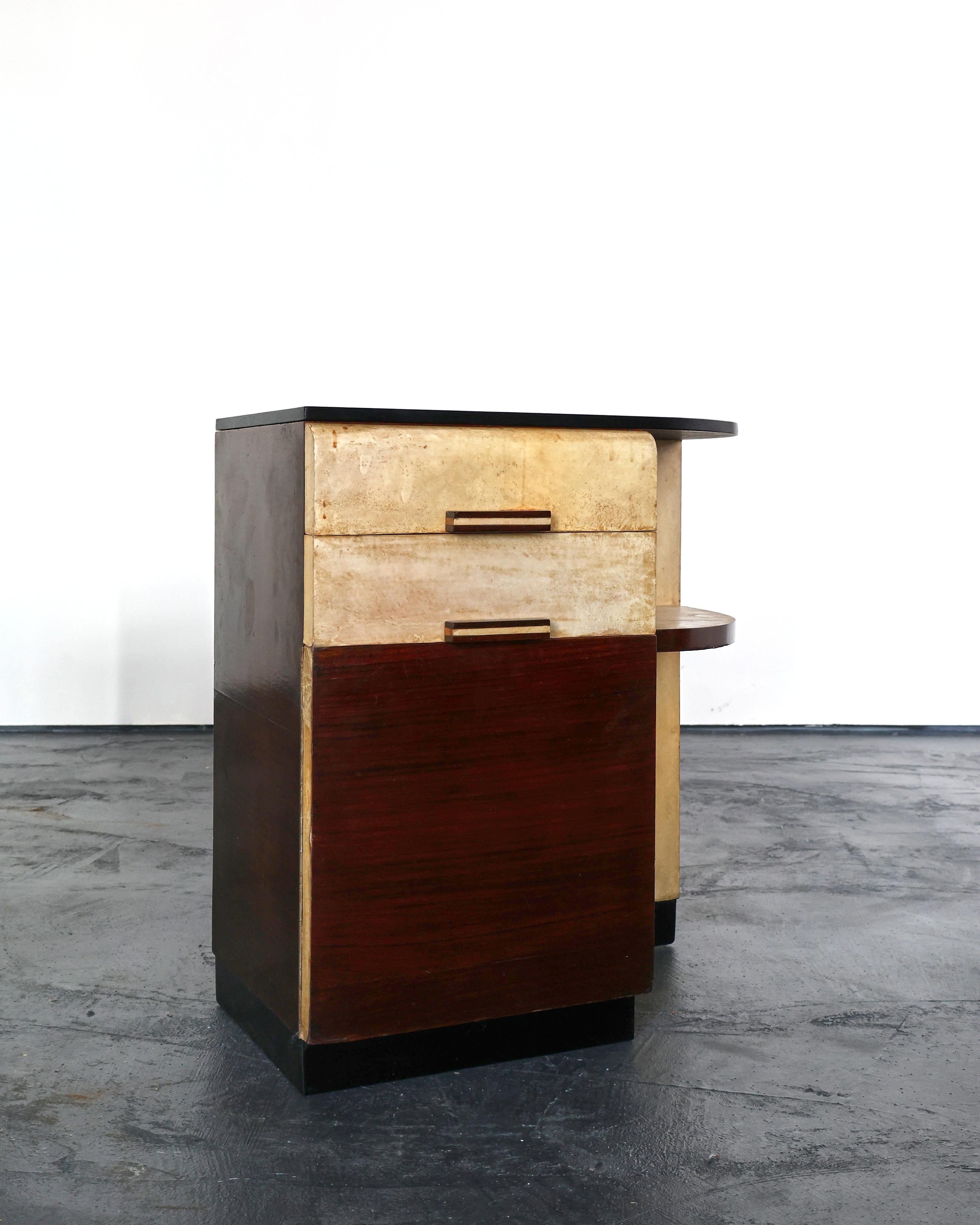 Pair of Italian Modernist C.1940s Vellum Bedsides For Sale 9