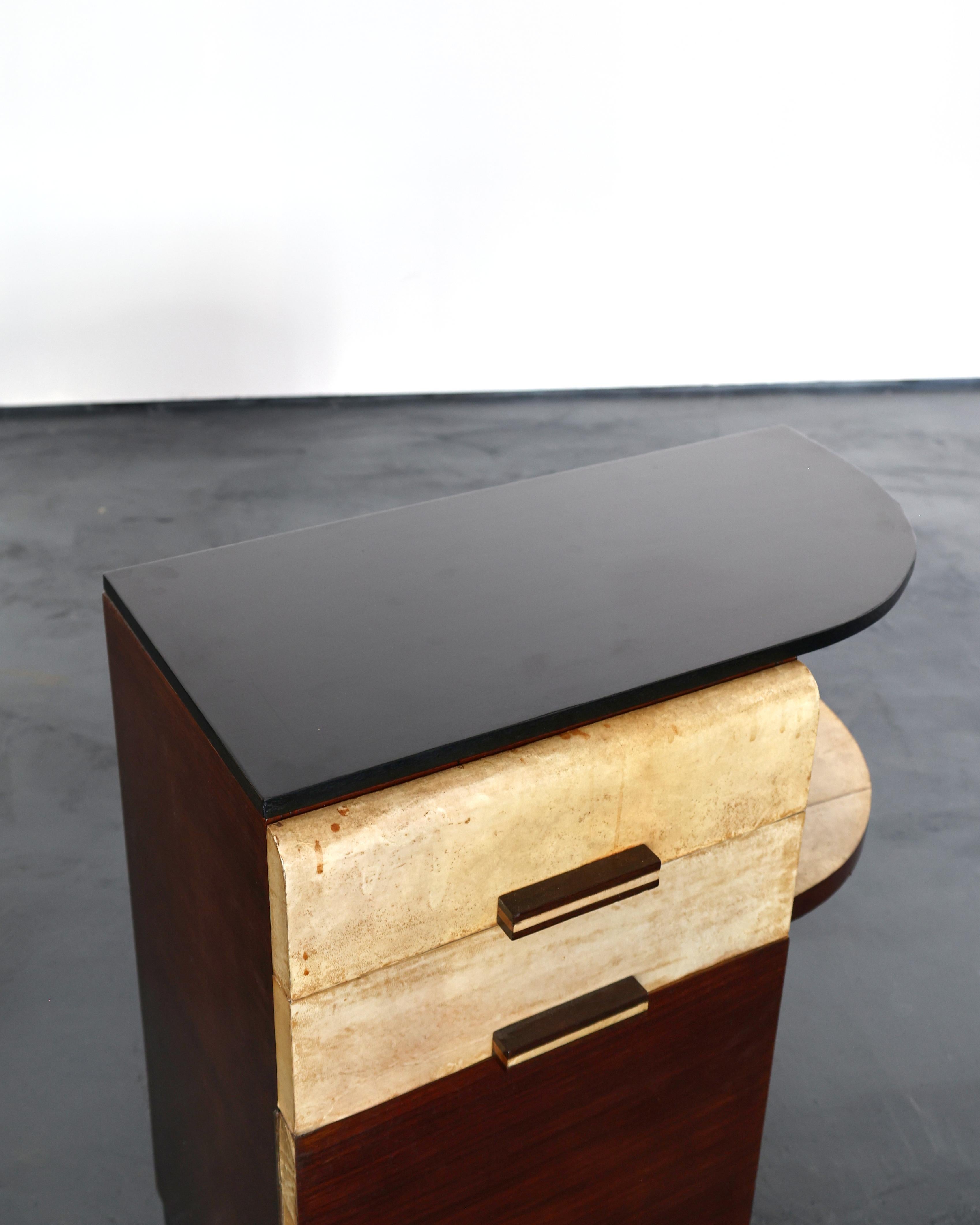 Pair of Italian Modernist C.1940s Vellum Bedsides For Sale 10