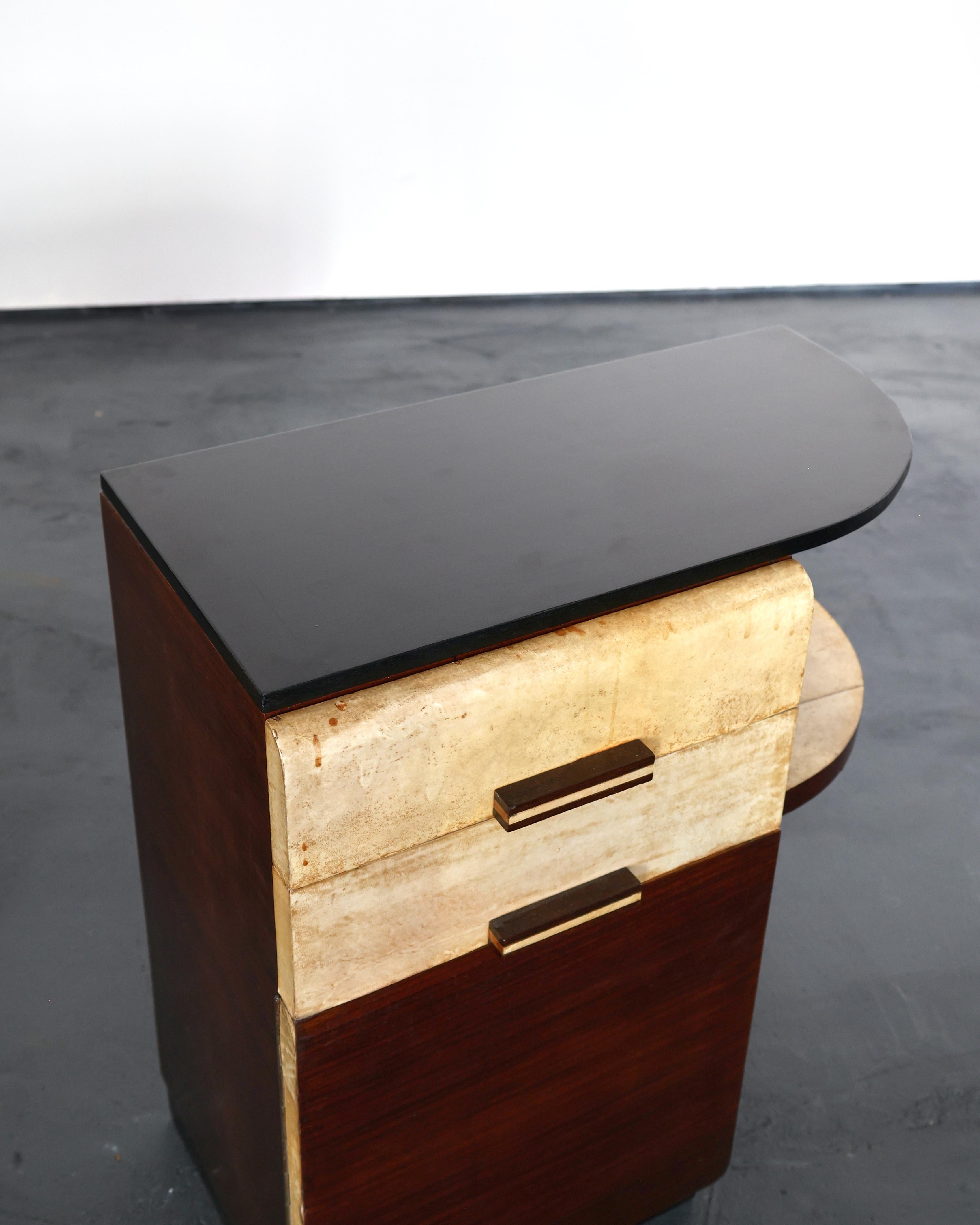Pair of Italian Modernist C.1940s Vellum Bedsides For Sale 11
