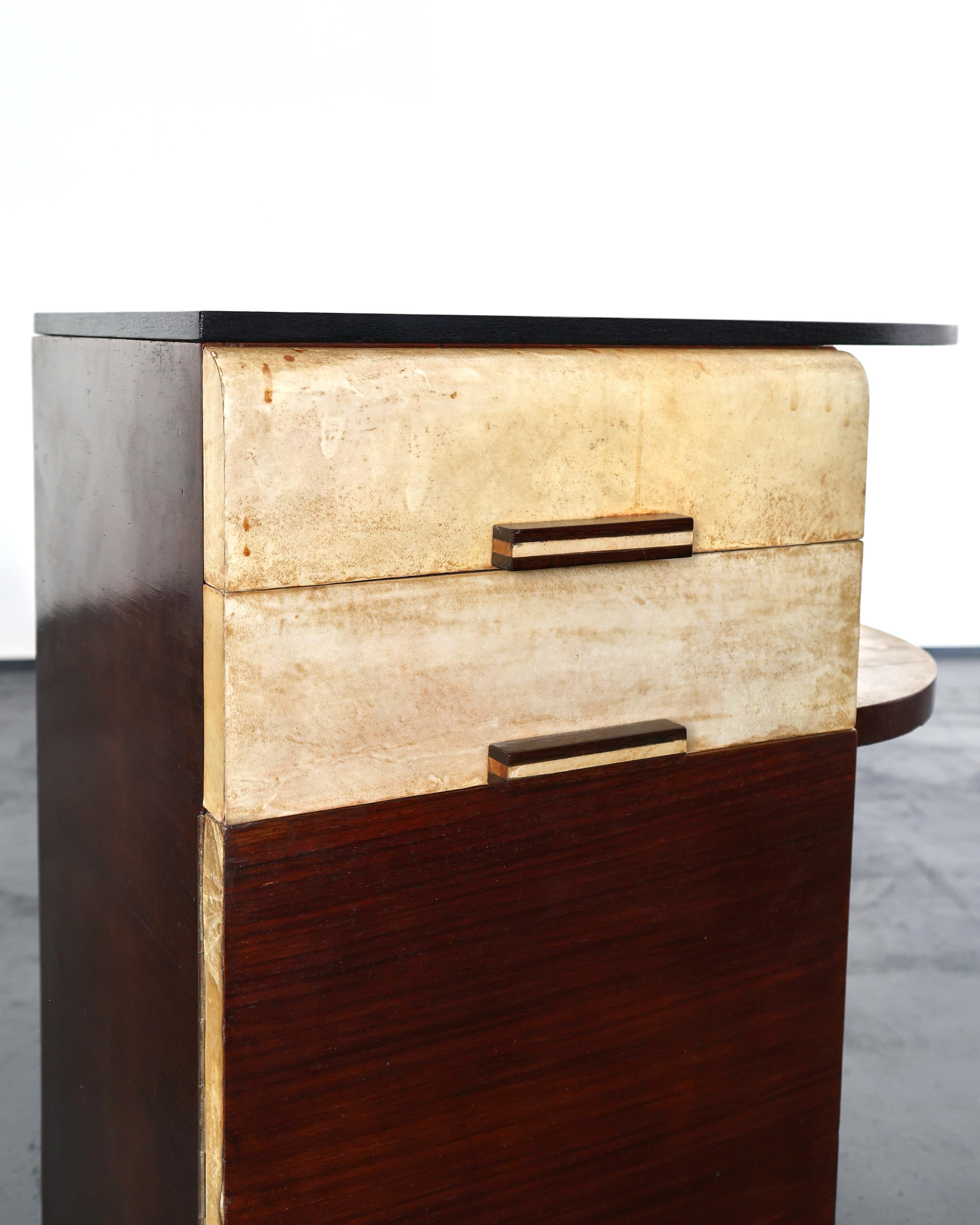 Pair of Italian Modernist C.1940s Vellum Bedsides For Sale 12