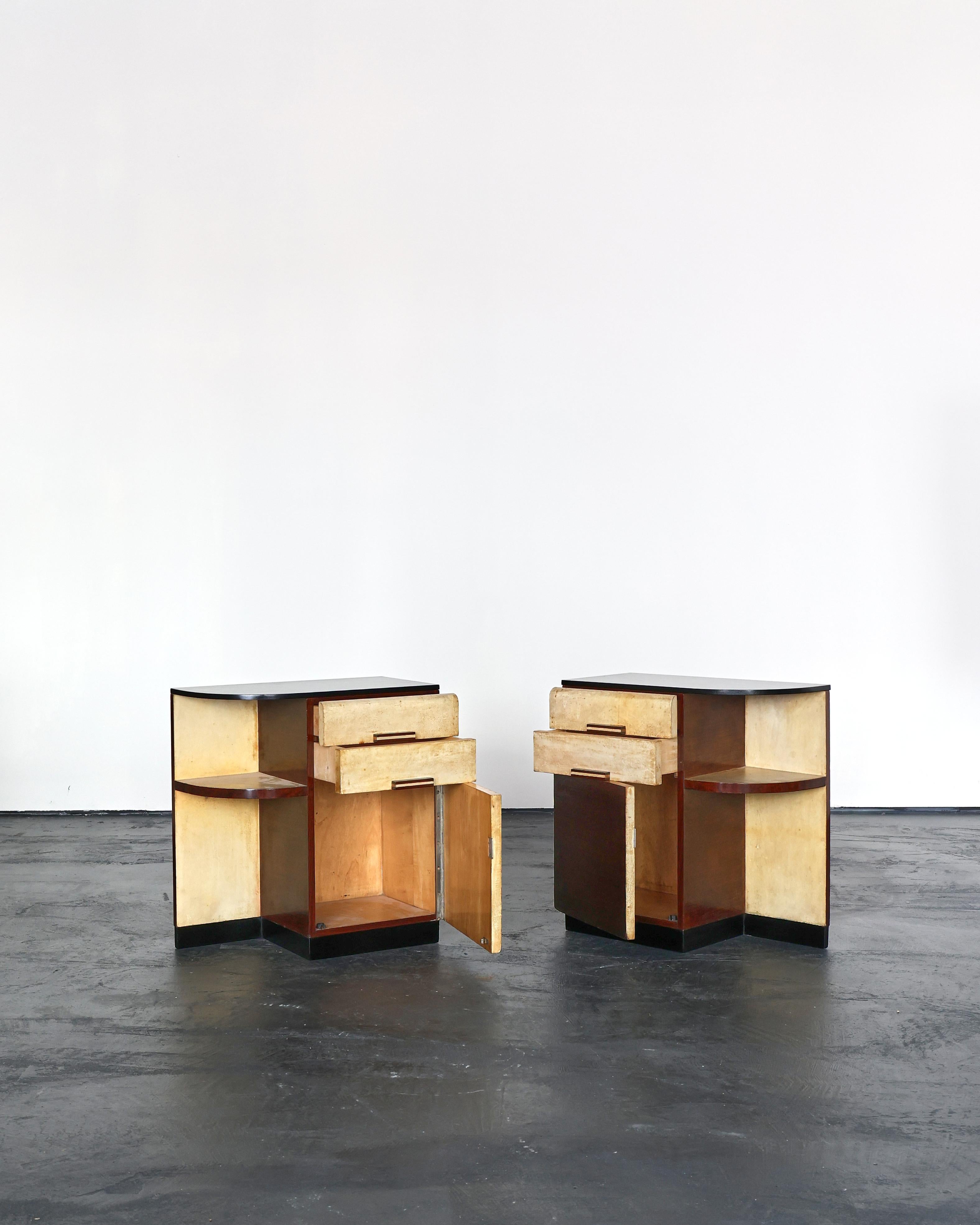 Pair of Italian Modernist C.1940s Vellum Bedsides In Good Condition For Sale In London, GB