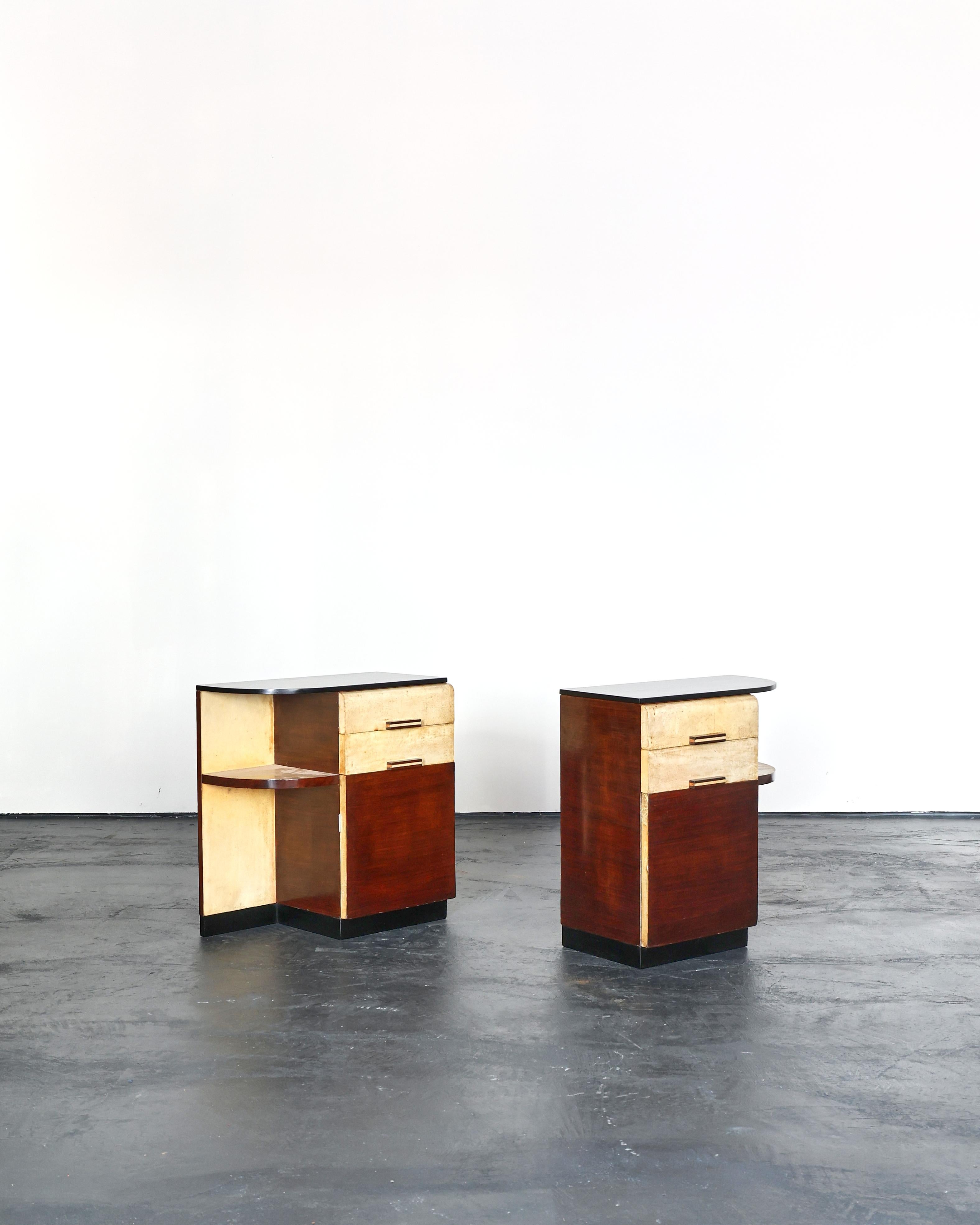 Pair of Italian Modernist C.1940s Vellum Bedsides For Sale 3