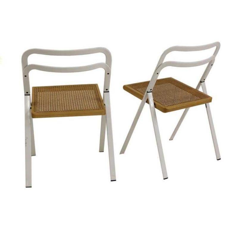 Chaises Foldes Modernes Italiennes des années 70 par le Design/One pour la marque Cidue Fabriquées en Italie Prix pour la paire

Tampons de fabrication sur le bois / la canne sous le cadre.

Né à Thiene en Italie, Giorgio Cattelan est le fondateur
