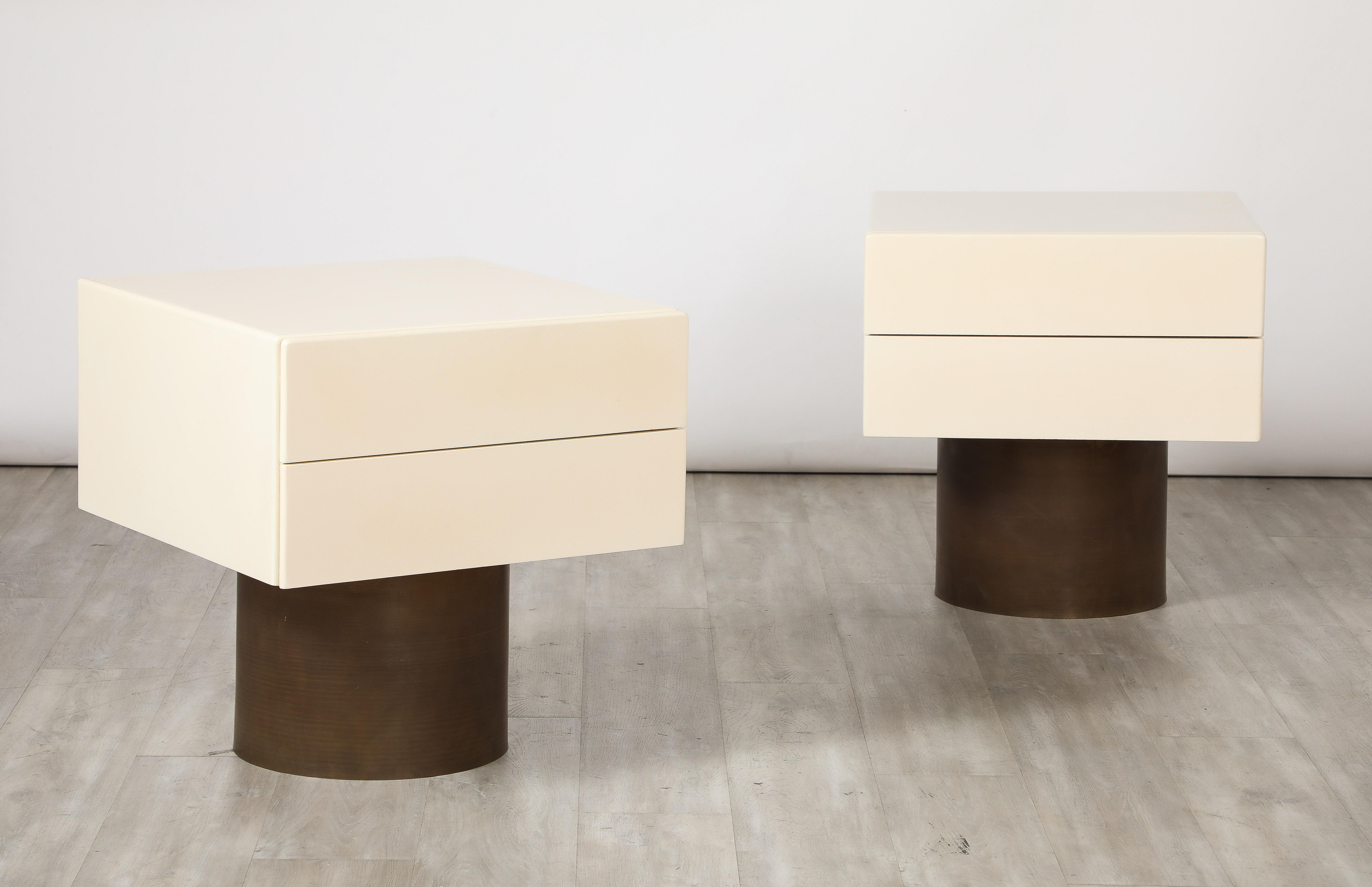 Paire de tables d'appoint / d'appoint laquées de style moderniste italien, Italie, vers 1970  en vente 5