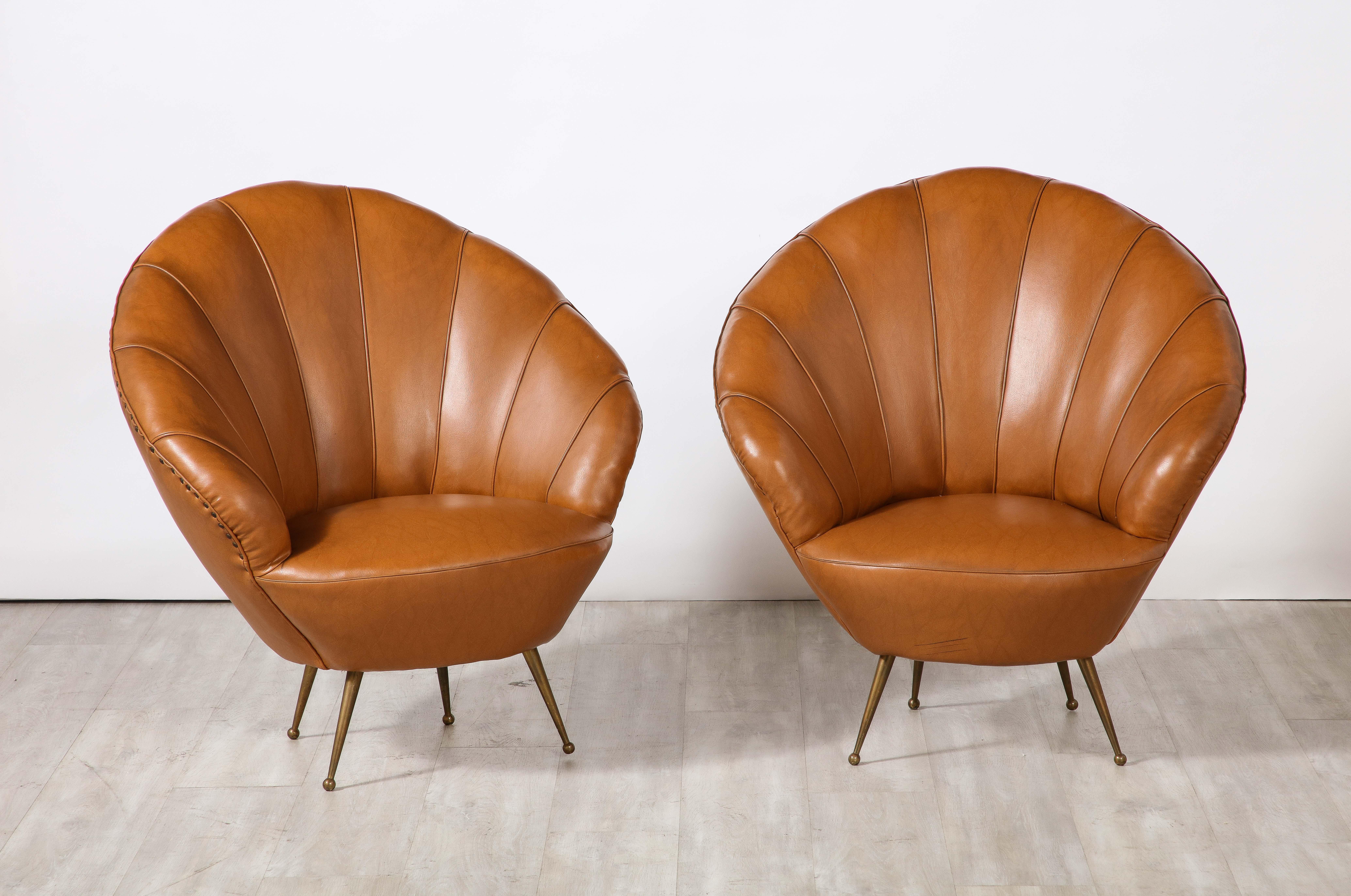 Pair of Italian Modernist Leather Scalloped Lounge Chairs, Circa 1950  In Good Condition For Sale In New York, NY
