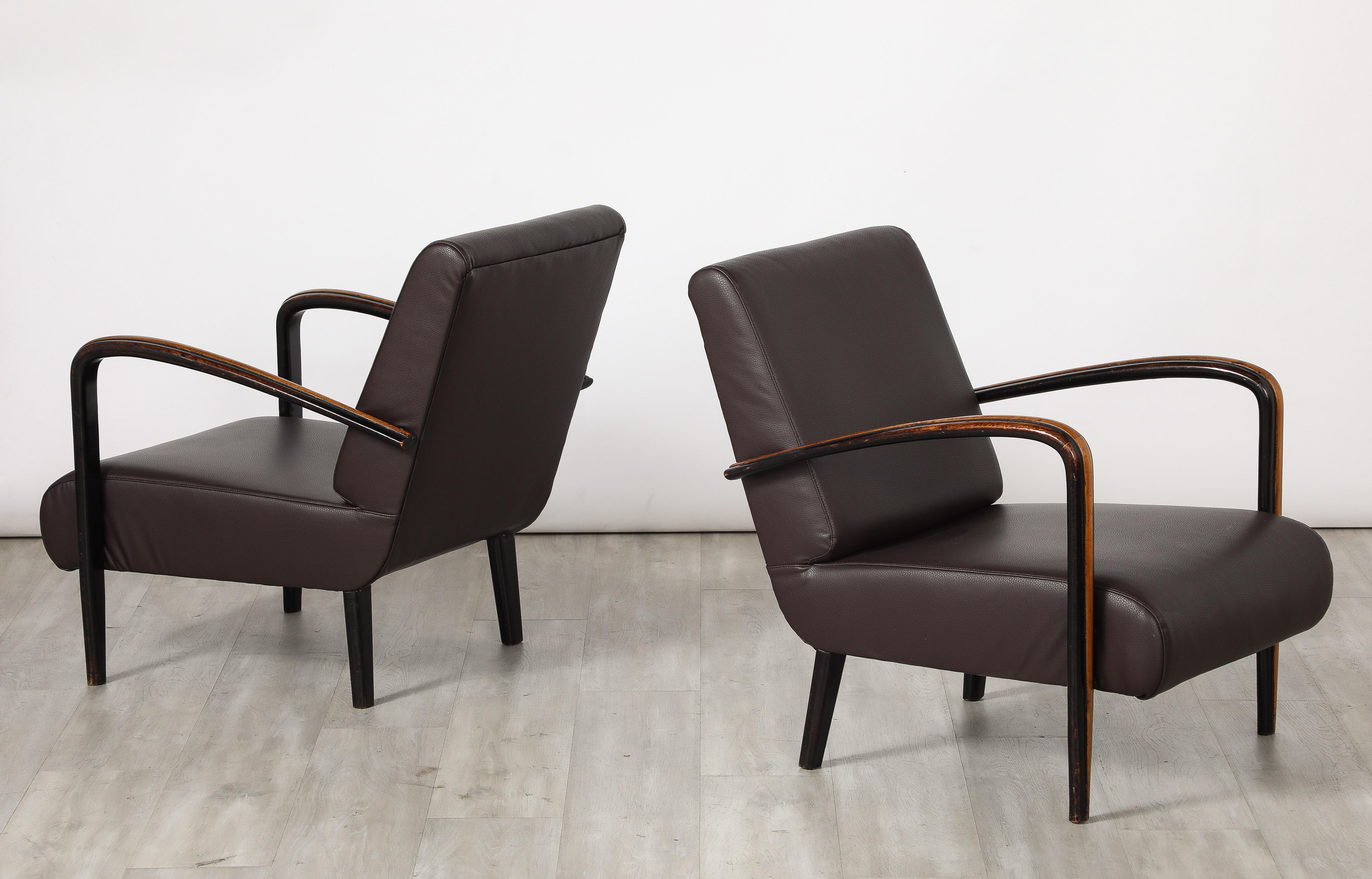Pair of Italian Modernist Lounge Chairs, Italy, circa 1940 For Sale 4