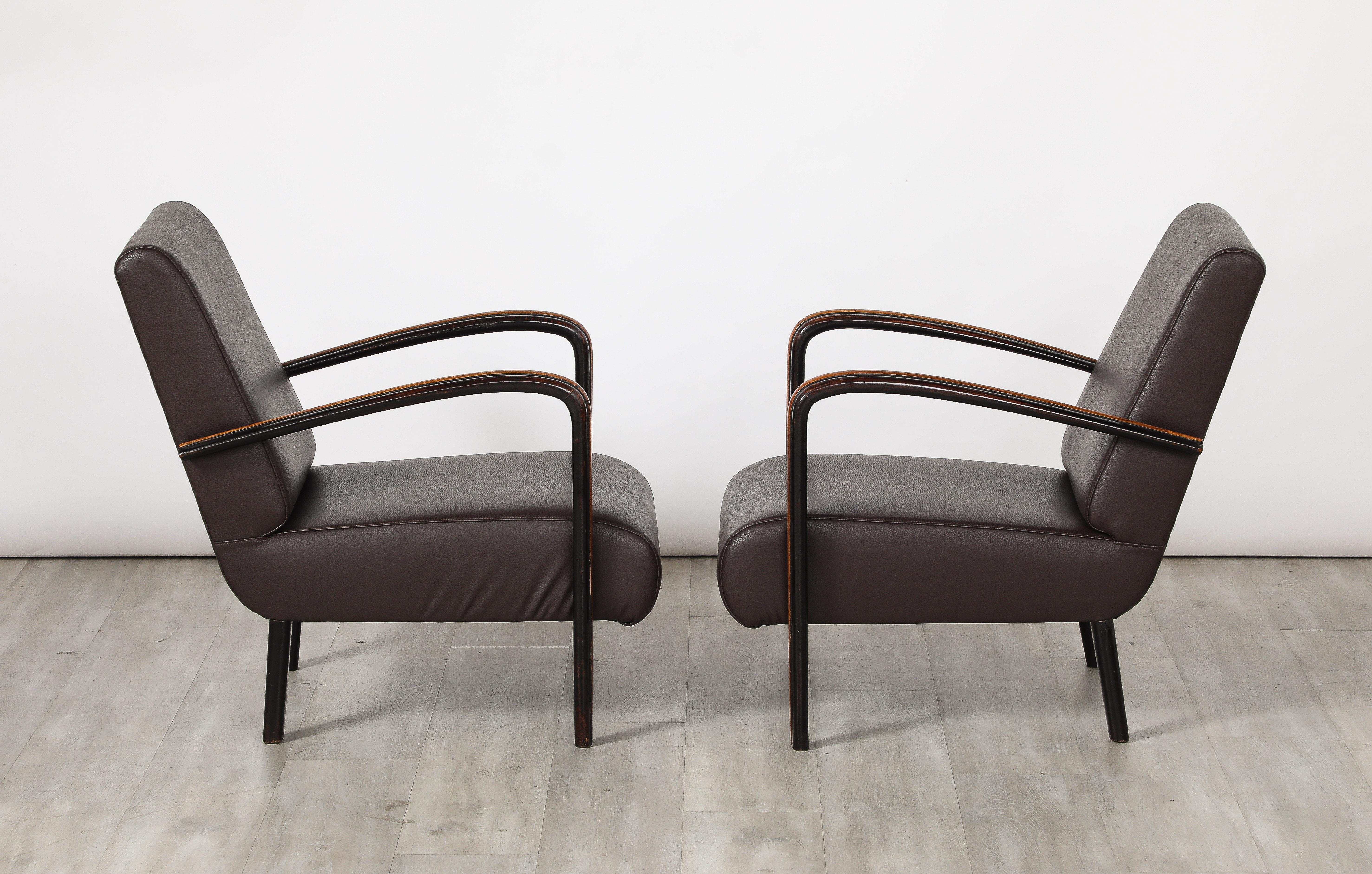 Pair of Italian Modernist Lounge Chairs, Italy, circa 1940 For Sale 5